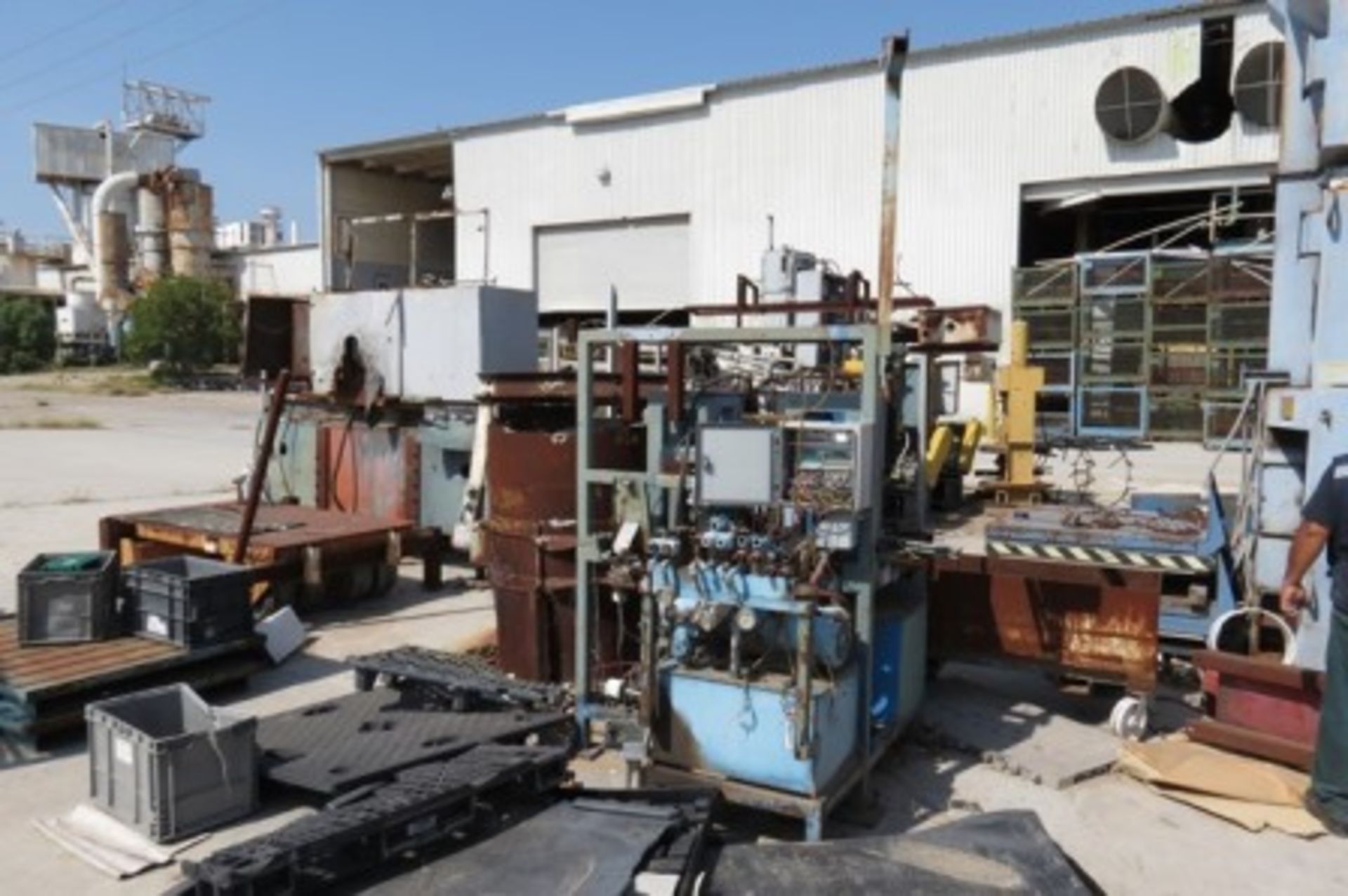 Shot blasting machine. Lift tables. Hydraulic presses. Belt polishers. Hydraulic units. Reverber… - Image 12 of 36