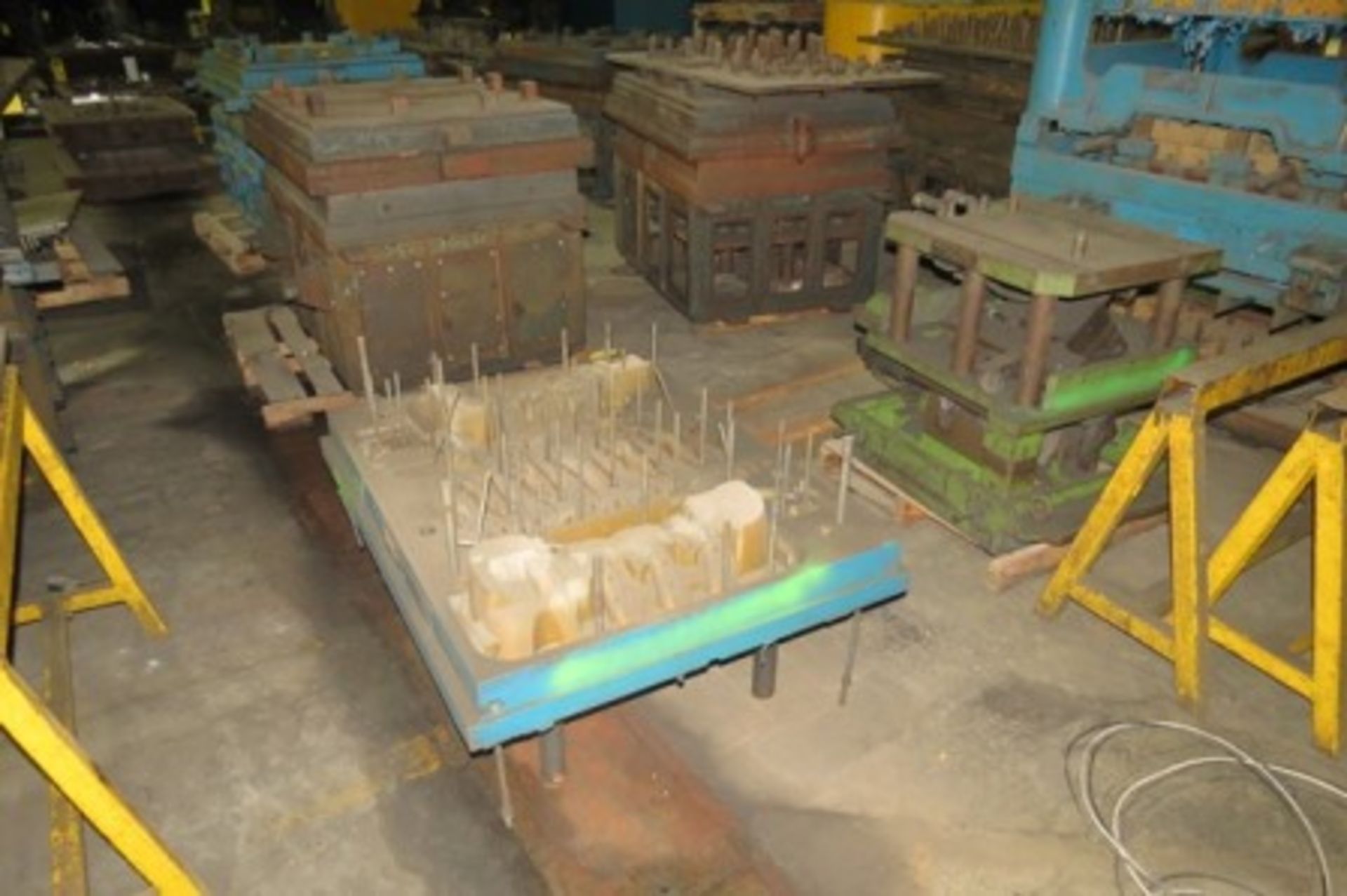 (12) Die casting molds - Image 6 of 9