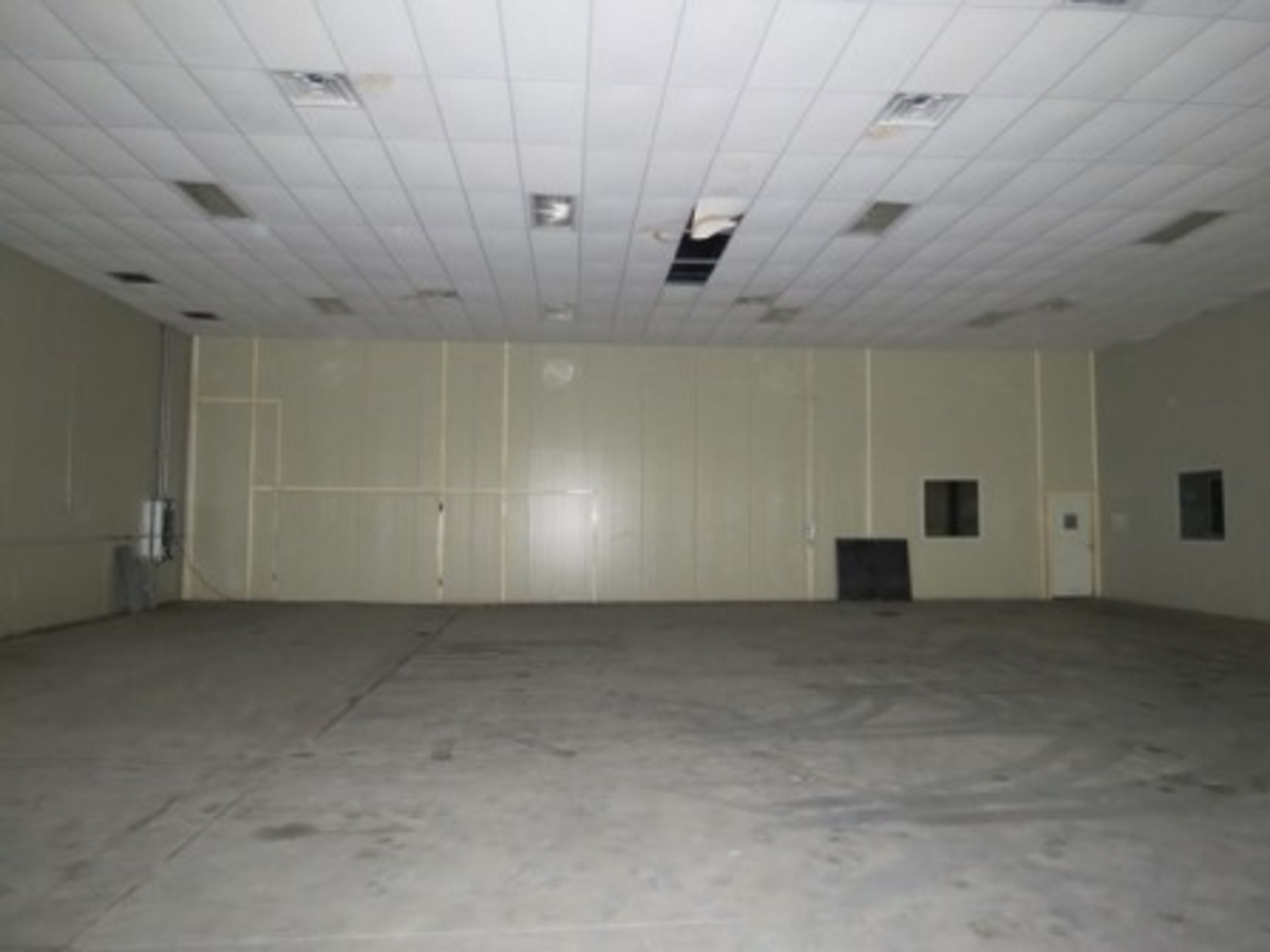 Metal room for Cleanroom, 18.3 x 36.6 x 5 m., (2) gates, (2) doors, (4)windows, celling and lamps. - Image 8 of 15