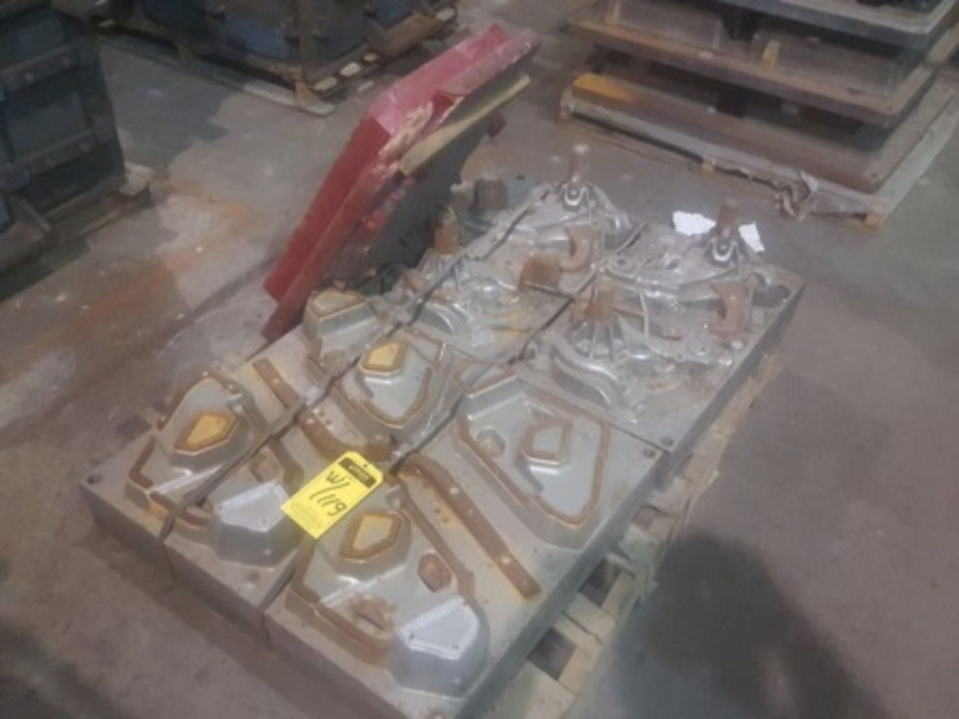 (10) Pallets of casting molds for aluminum intake manifolds for automotive engines - Image 9 of 11