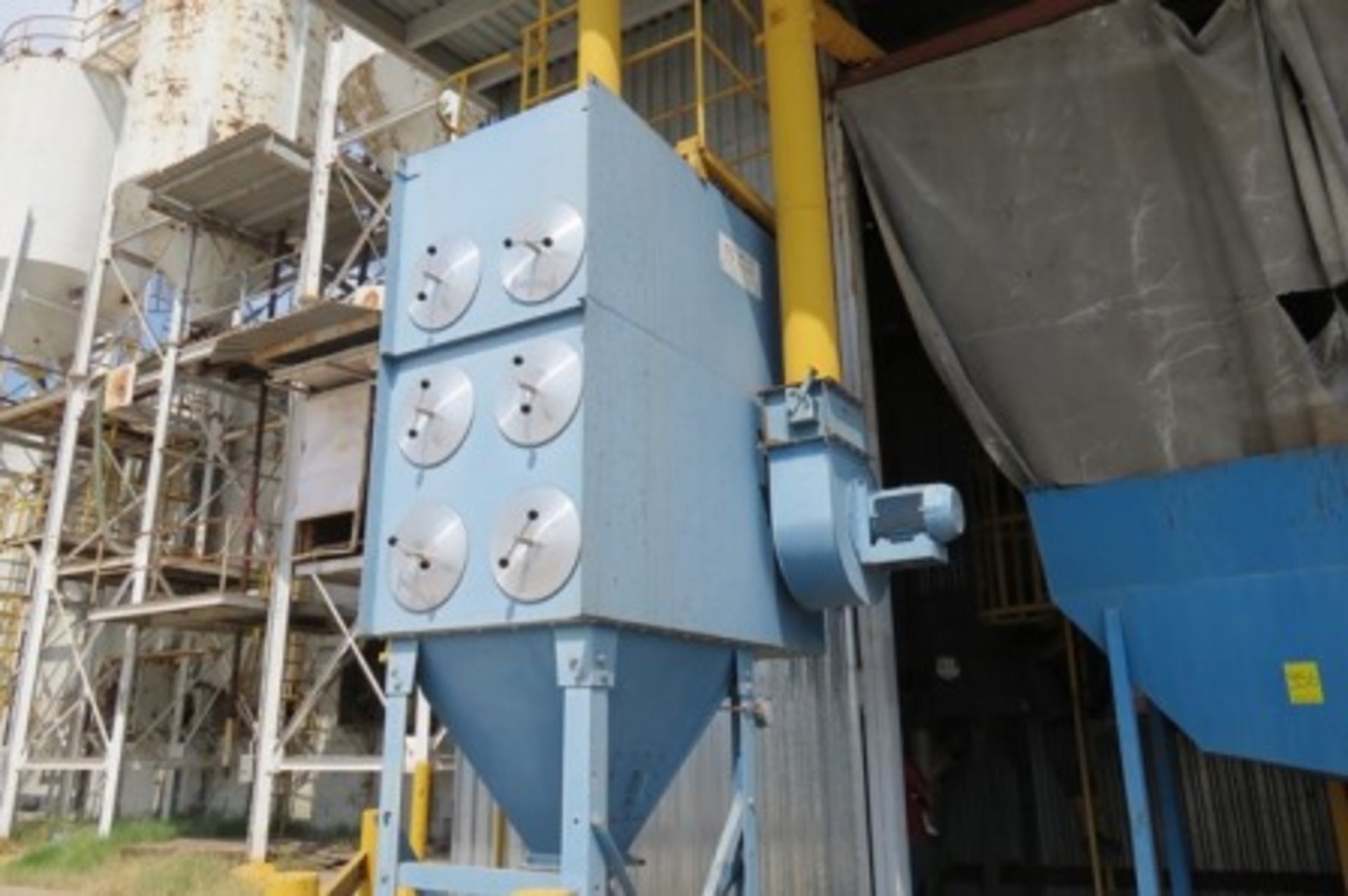 Foundry sand reclaim system, with vacuum pump, tank, agitator, dust collector, bucket elevator… - Image 2 of 14