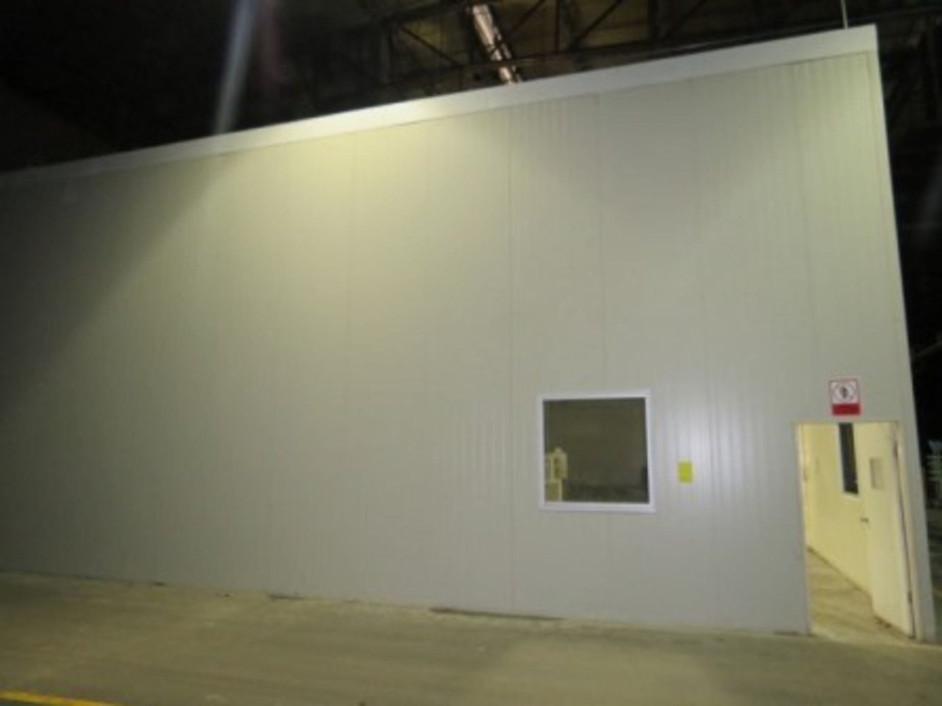 Metal room for Cleanroom, 18.3 x 36.6 x 5 m., (2) gates, (2) doors, (4)windows, celling and lamps. - Image 5 of 15