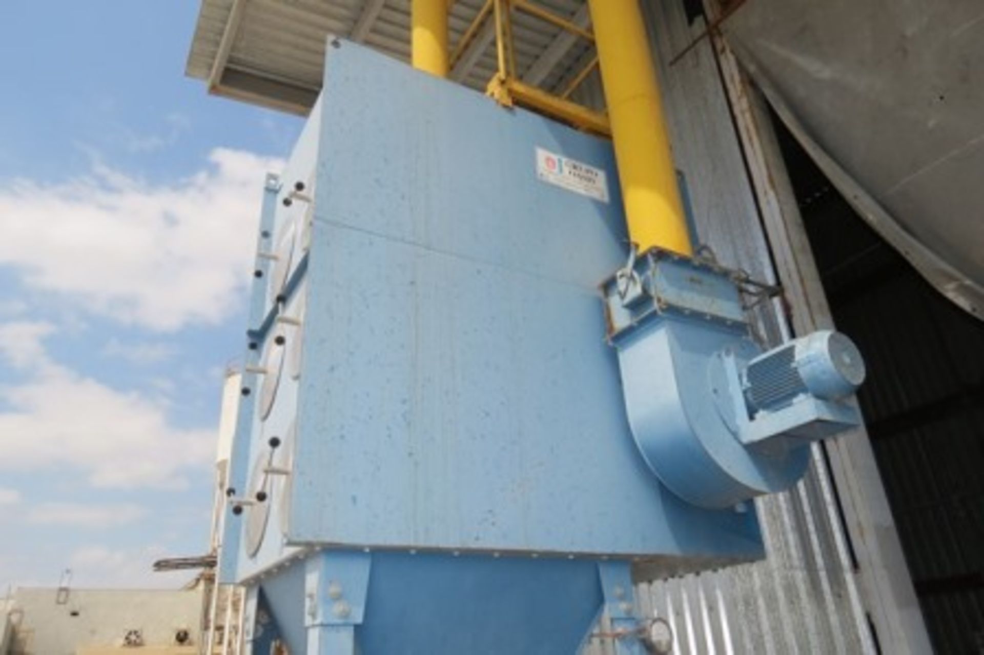 Foundry sand reclaim system, with vacuum pump, tank, agitator, dust collector, bucket elevator… - Image 13 of 14