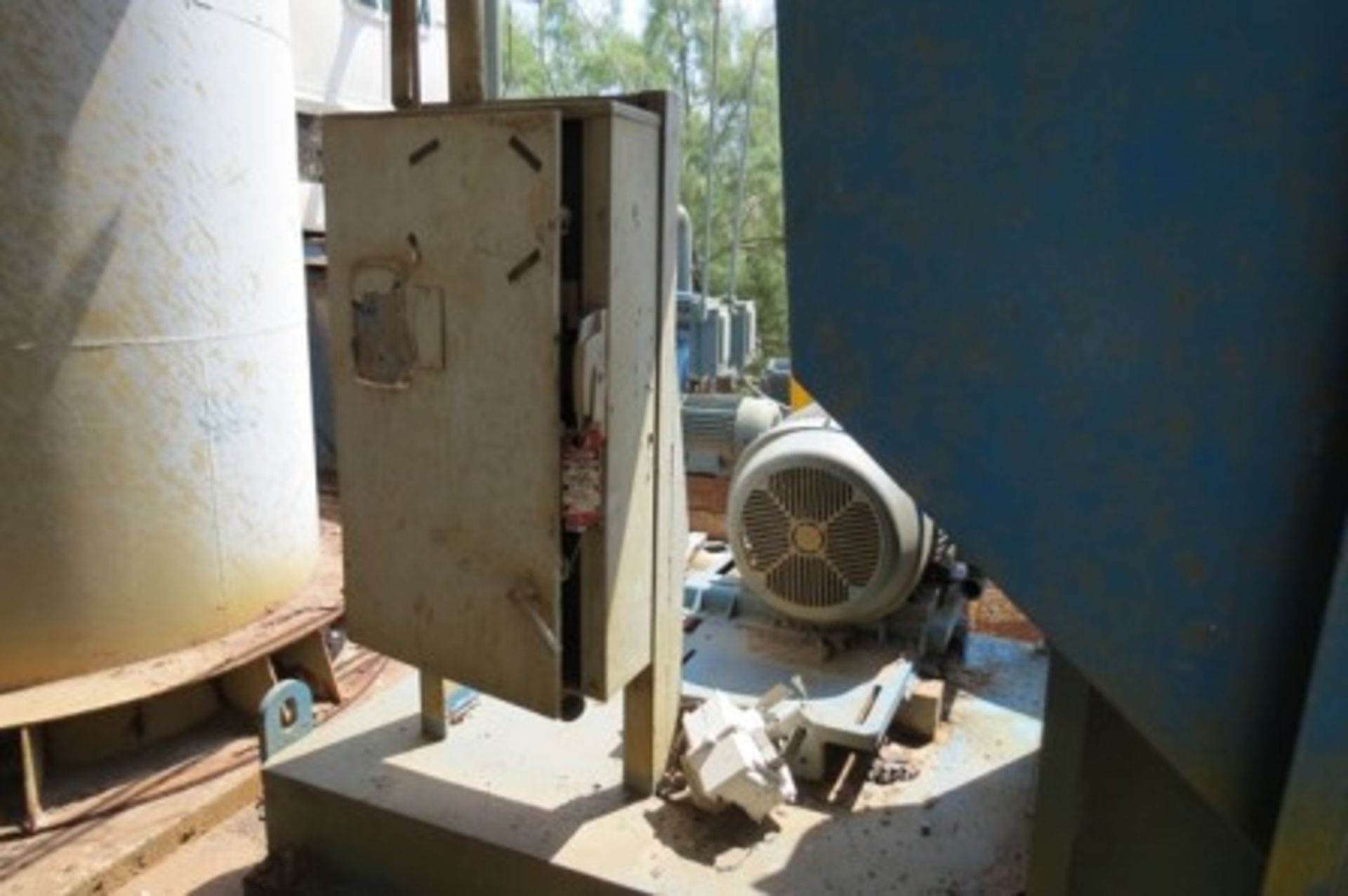 Dust collector, with 2 150 hp centrifugal blowers, filters, ducts, cooling tower - Image 8 of 46