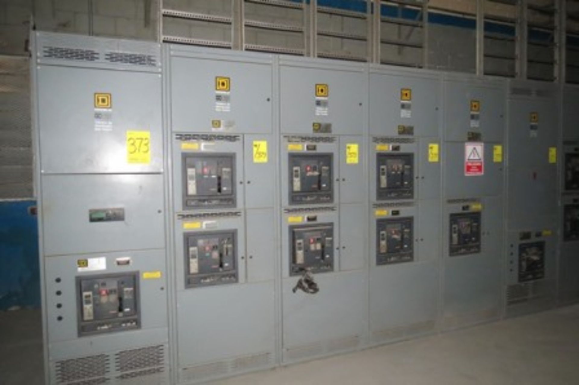 SD low voltage distribution board, (16)interruptors on 10 sections and 1 capacitor bank cabinet. - Image 2 of 8