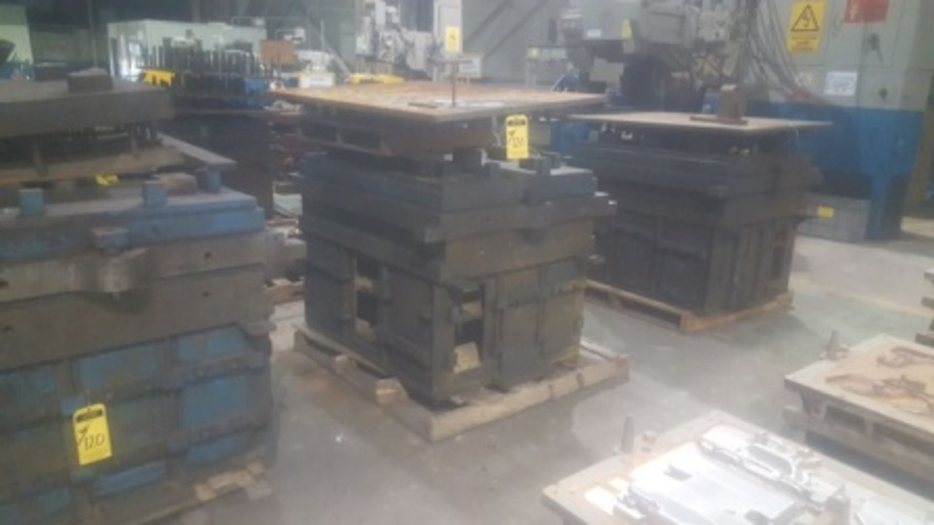 (7) Pallets of casting molds for aluminum intake manifolds for automotive engines - Image 13 of 19