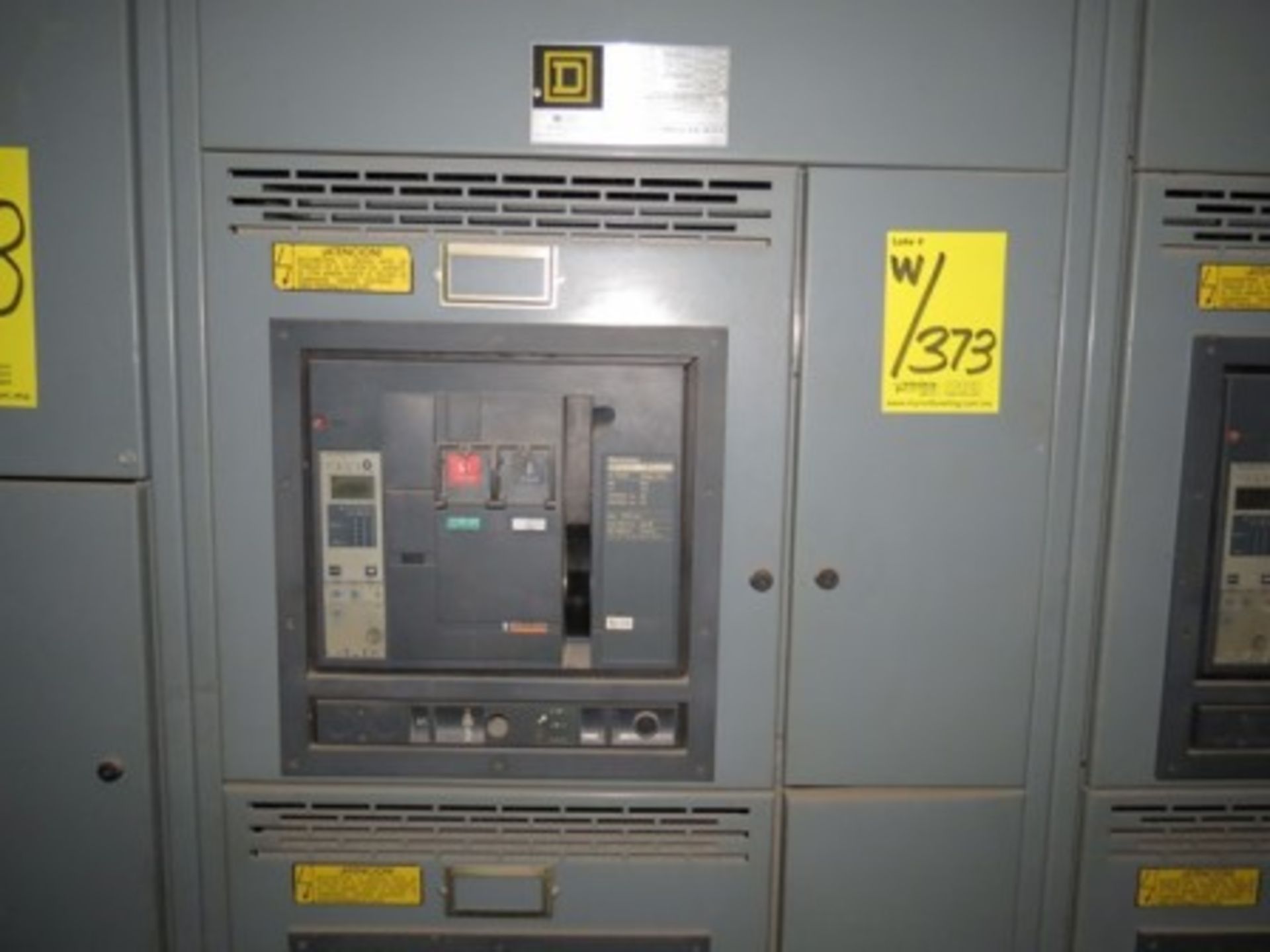 SD low voltage distribution board, (16)interruptors on 10 sections and 1 capacitor bank cabinet. - Image 5 of 8