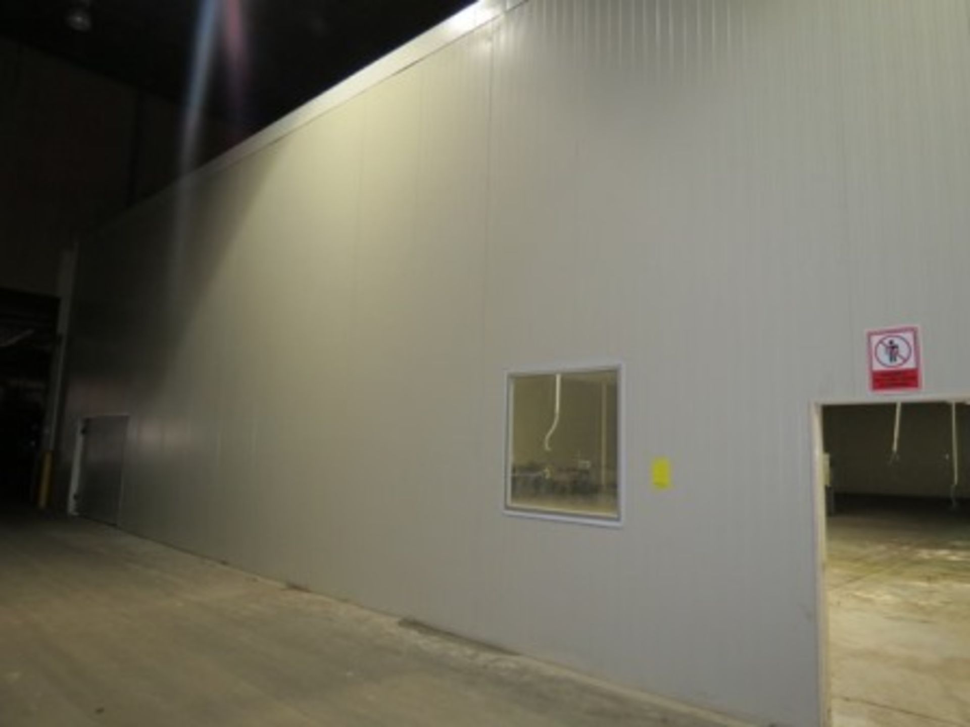 Metal room for Cleanroom, 18.3 x 36.6 x 5 m., (2) gates, (2) doors, (4)windows, celling and lamps. - Image 3 of 15