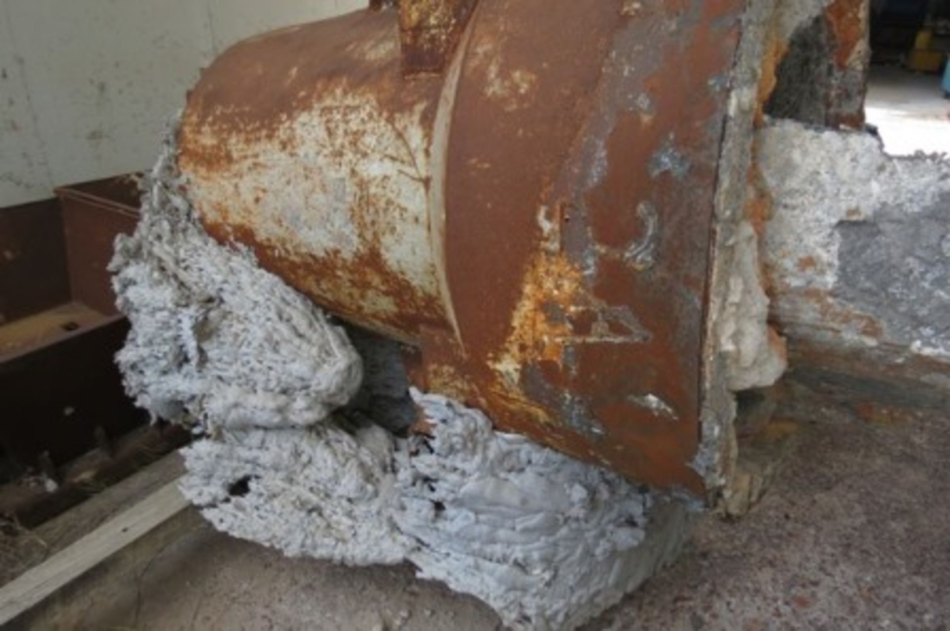 Reverberatory aluminum melting furnace an 15 pouring ladles. - Image 6 of 10