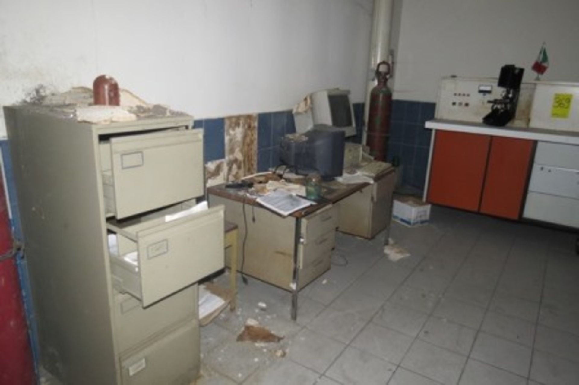 Baird spectrophotometer, laboratory furniture, test tube cabinet, bookcase and desk. - Image 7 of 15