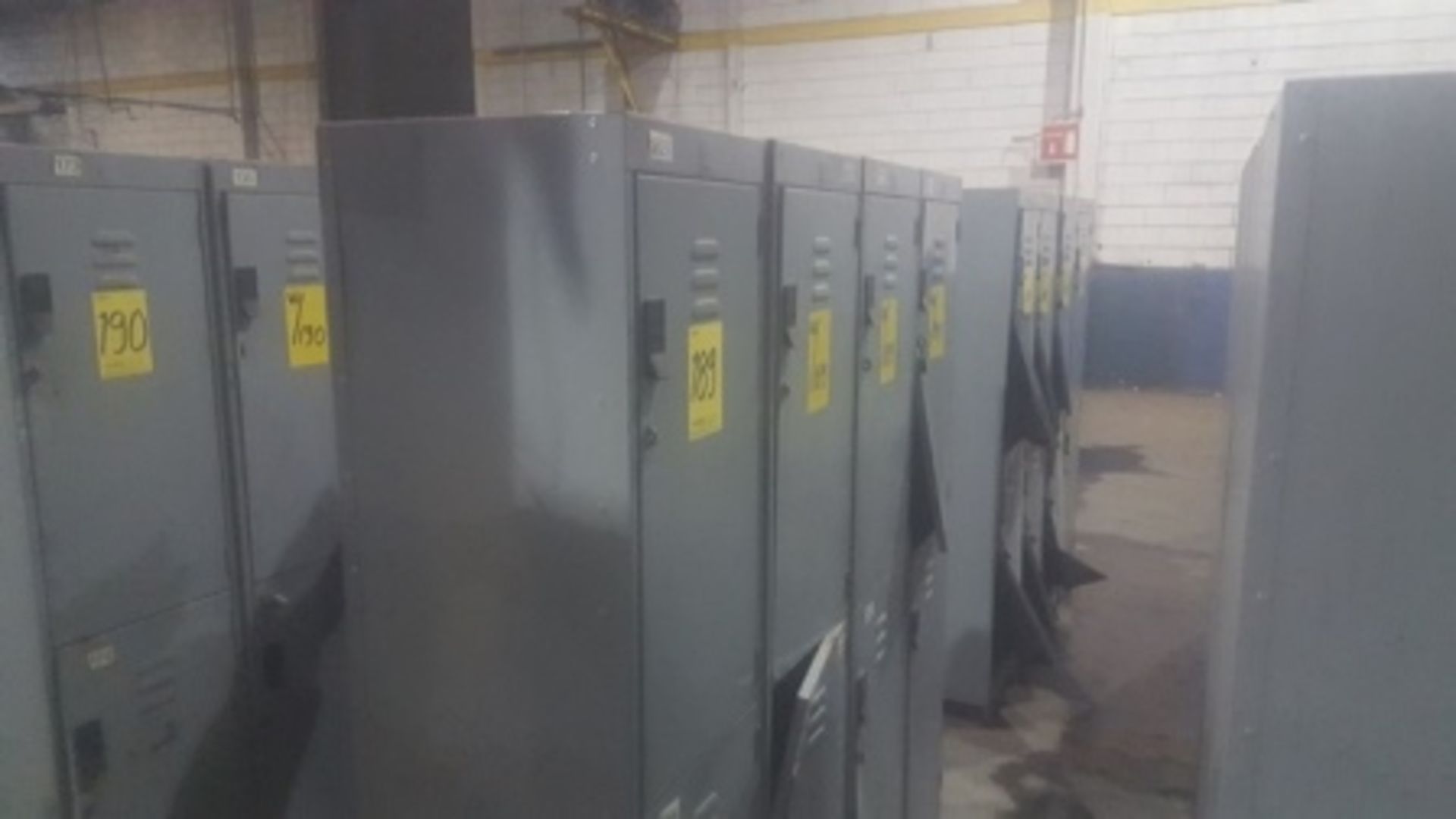 (8) Metal lockers, double tier - Image 4 of 8