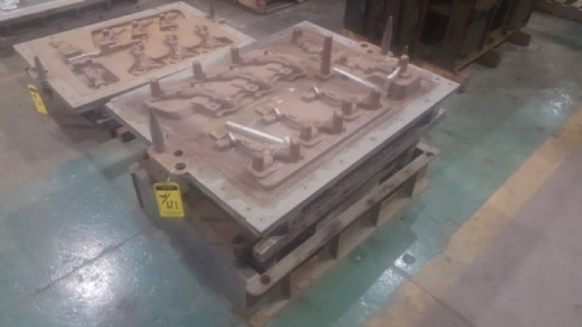 (7) Pallets of casting molds for aluminum intake manifolds for automotive engines - Image 19 of 19