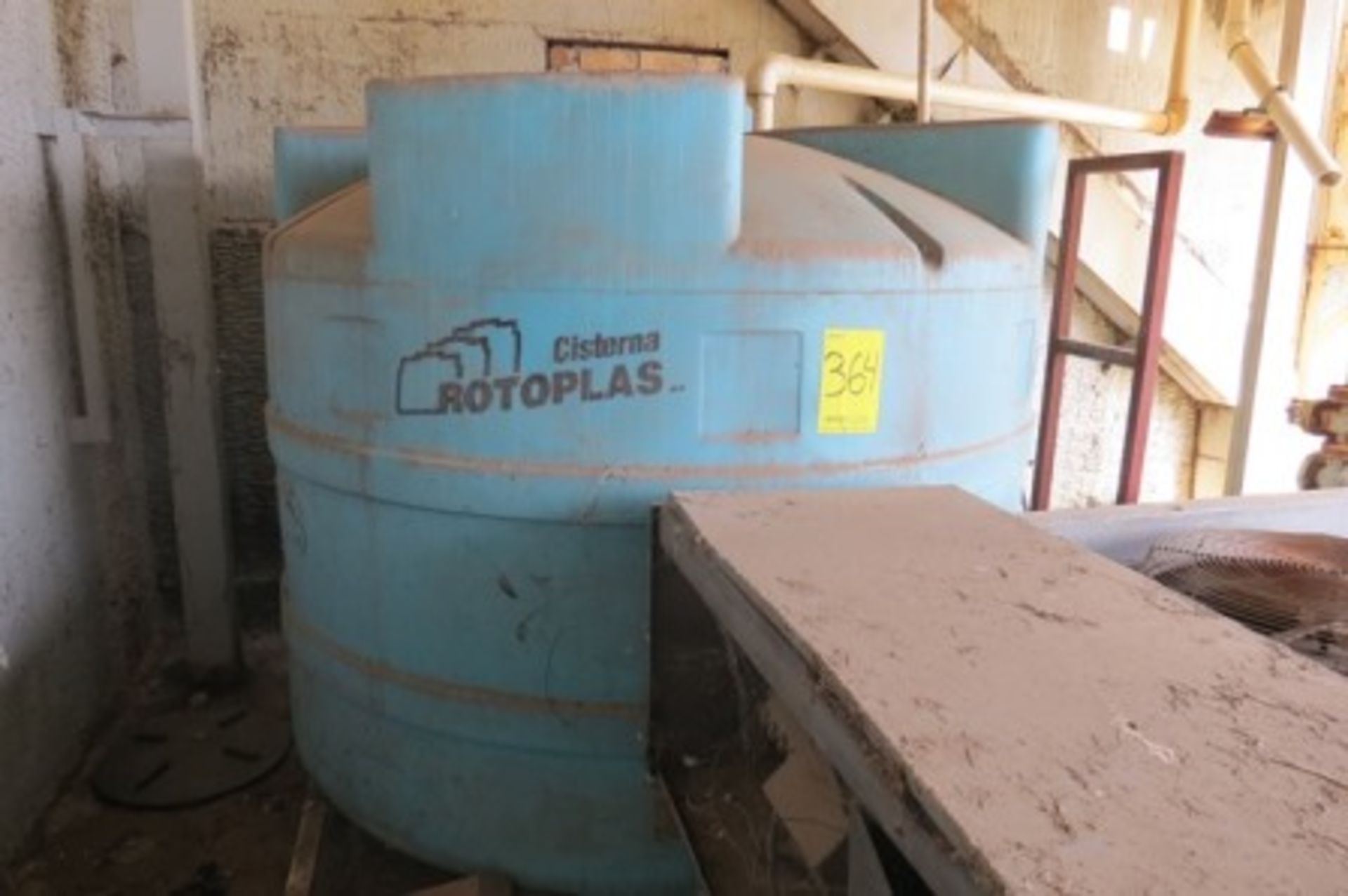 Rotoplas polyethylene tank, 1320 gallon, with 3 hp centrifugal pump