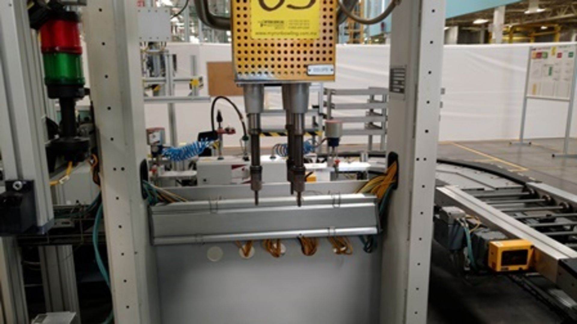 Estación semiautomática Op 450 para instalación de actuadores; contiene atornillador de 3 husillos - Image 7 of 10