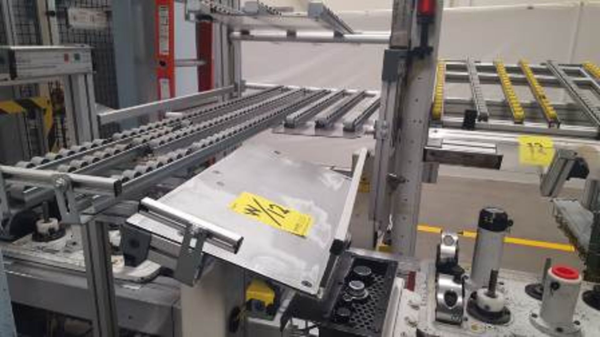 Semi-automatic station [Op 50] for arrows and gears assembly; including (2) roller conveyo… - Image 4 of 9