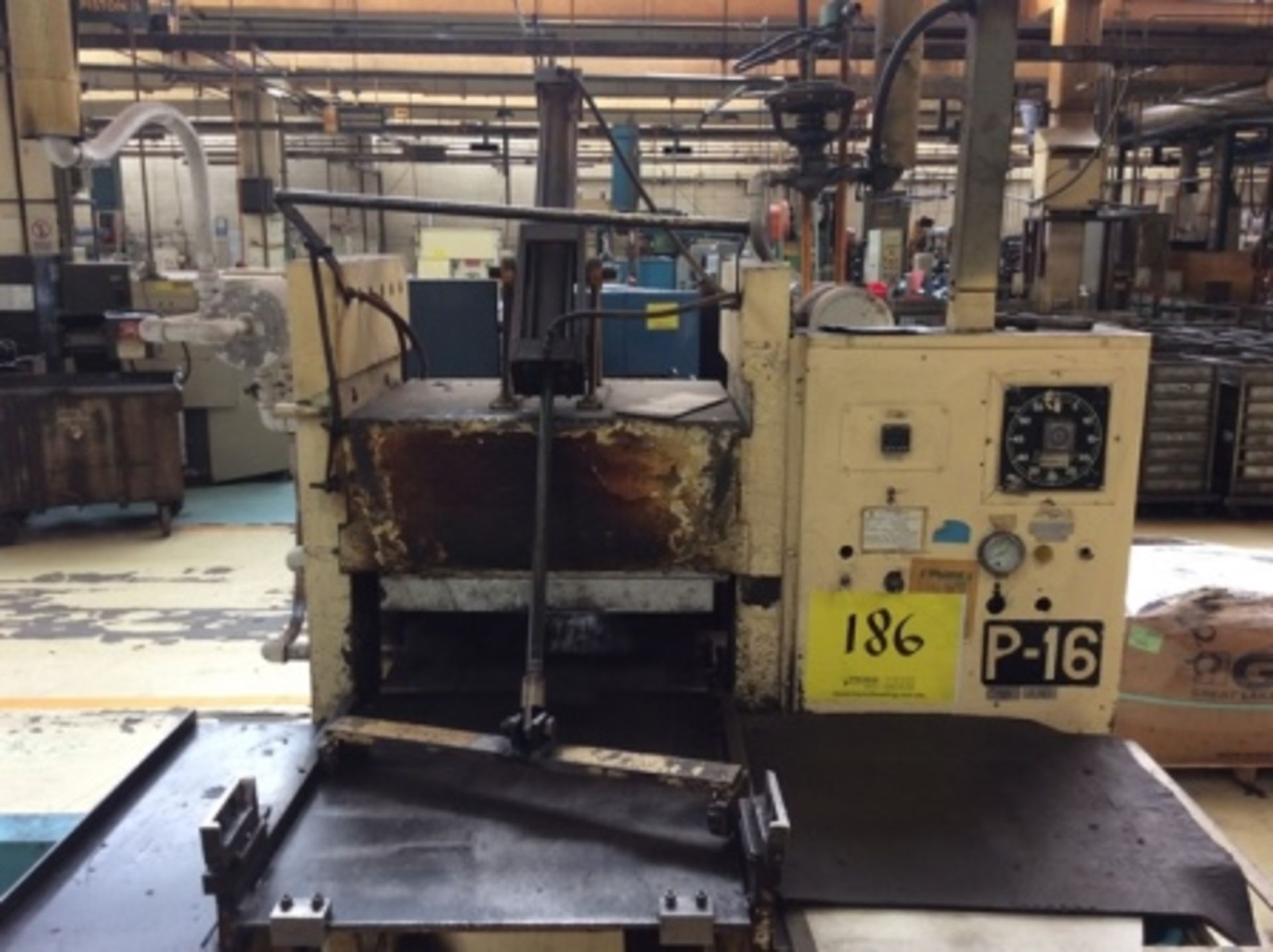 Hydraulic press brand RC, cap. 170 Ton includes oil heating system with two plates, feeding devi … - Image 2 of 8