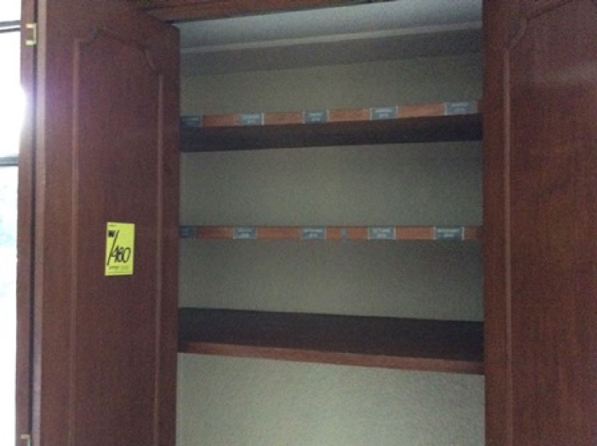 4 Puertas tipo closet, repisas, gaveta horizontal, librero tipo closet, 2 archiveros horizontale … - Image 8 of 19