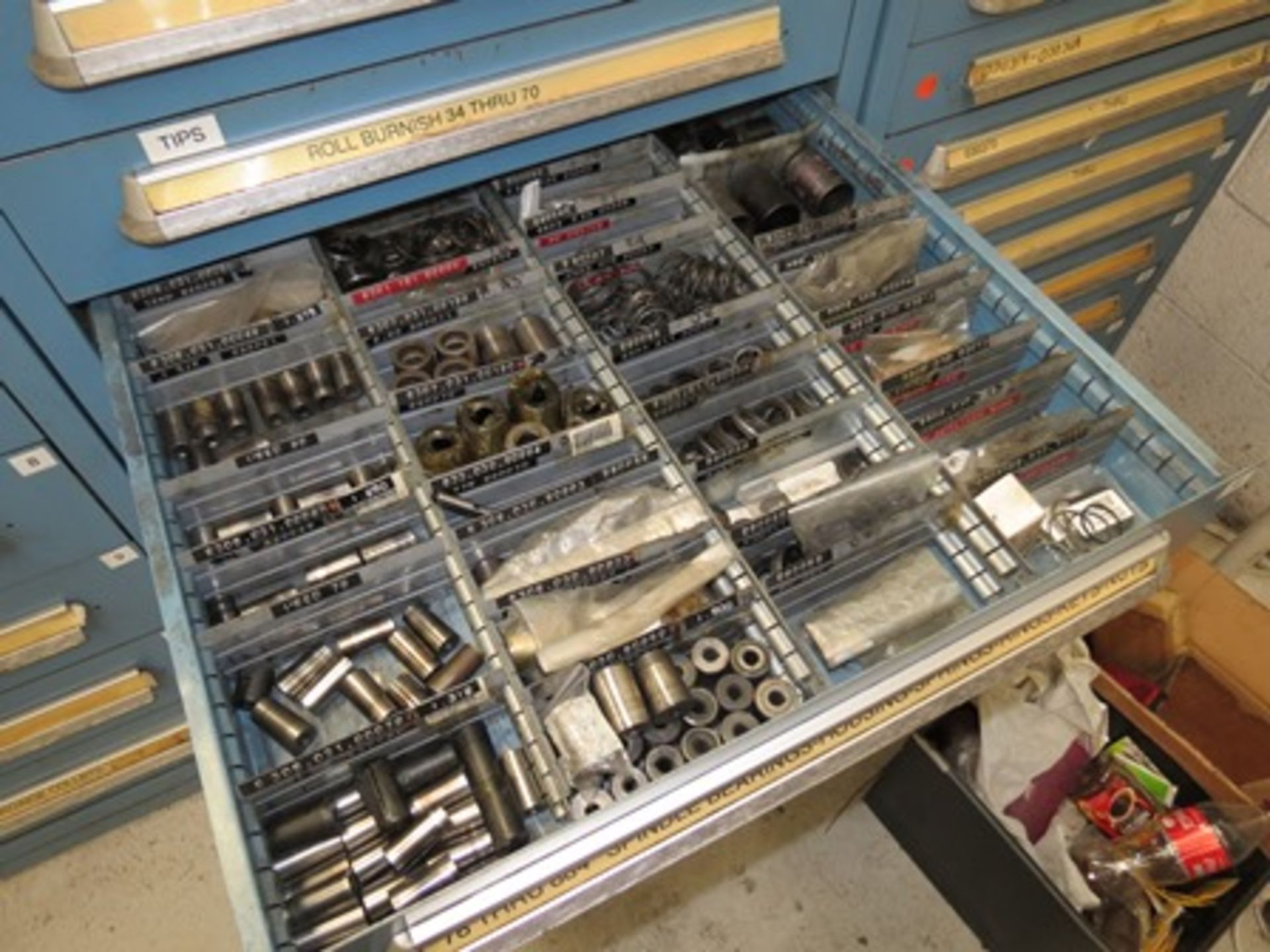 4 tool drawers with 40 drawers in total that contain attachments for turning operations; holder … - Image 15 of 17
