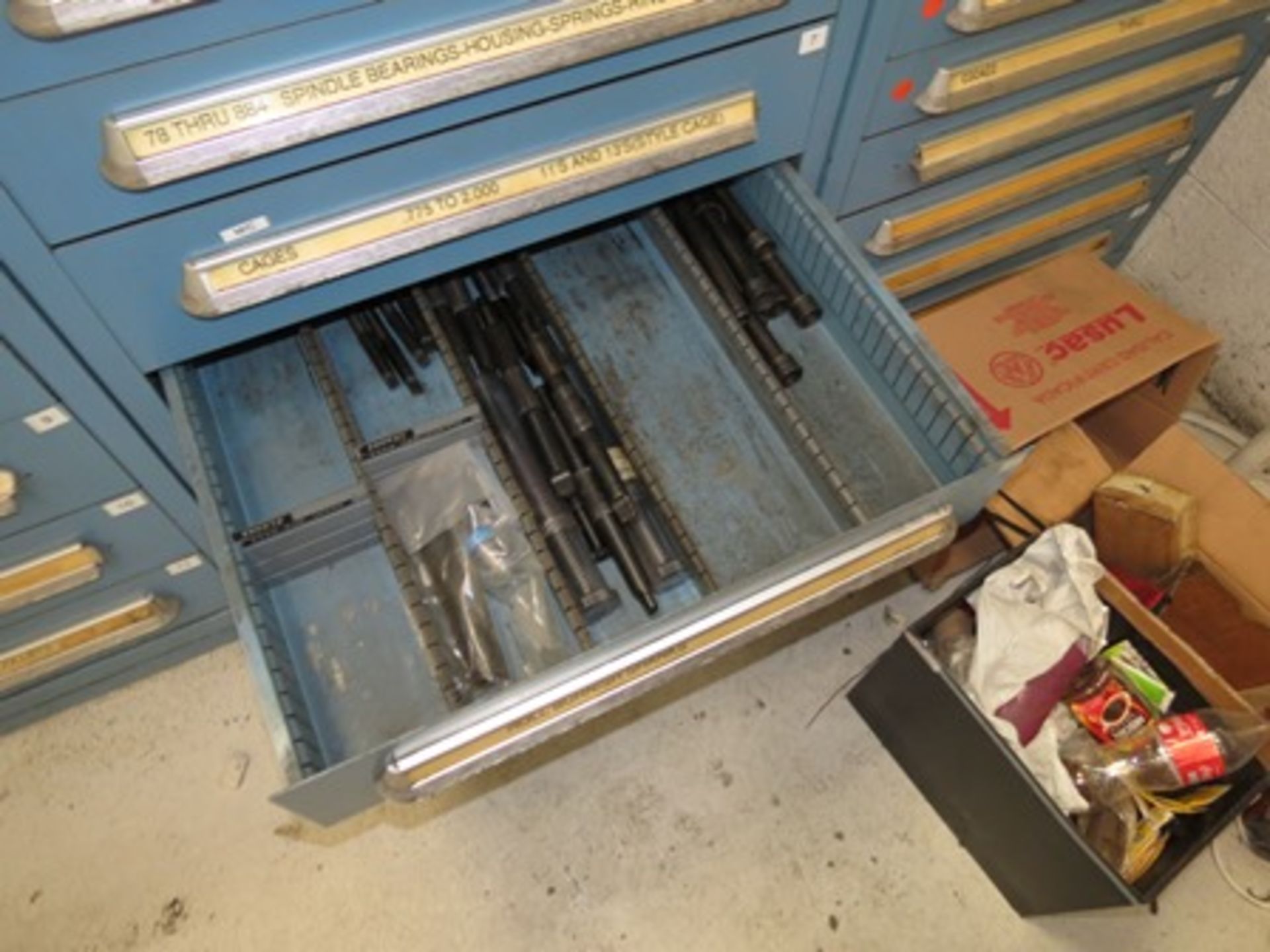 4 tool drawers with 40 drawers in total that contain attachments for turning operations; holder … - Image 16 of 17