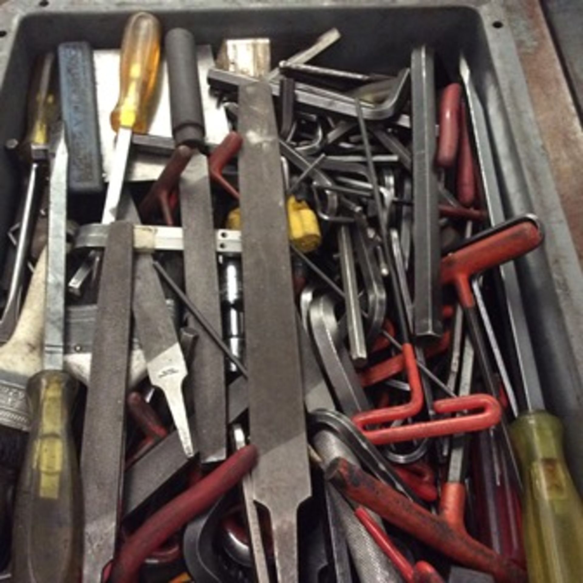 2 plastic boxes with hand tools; mixed keys, allen keys, screwdrivers and clamps … - Image 5 of 6