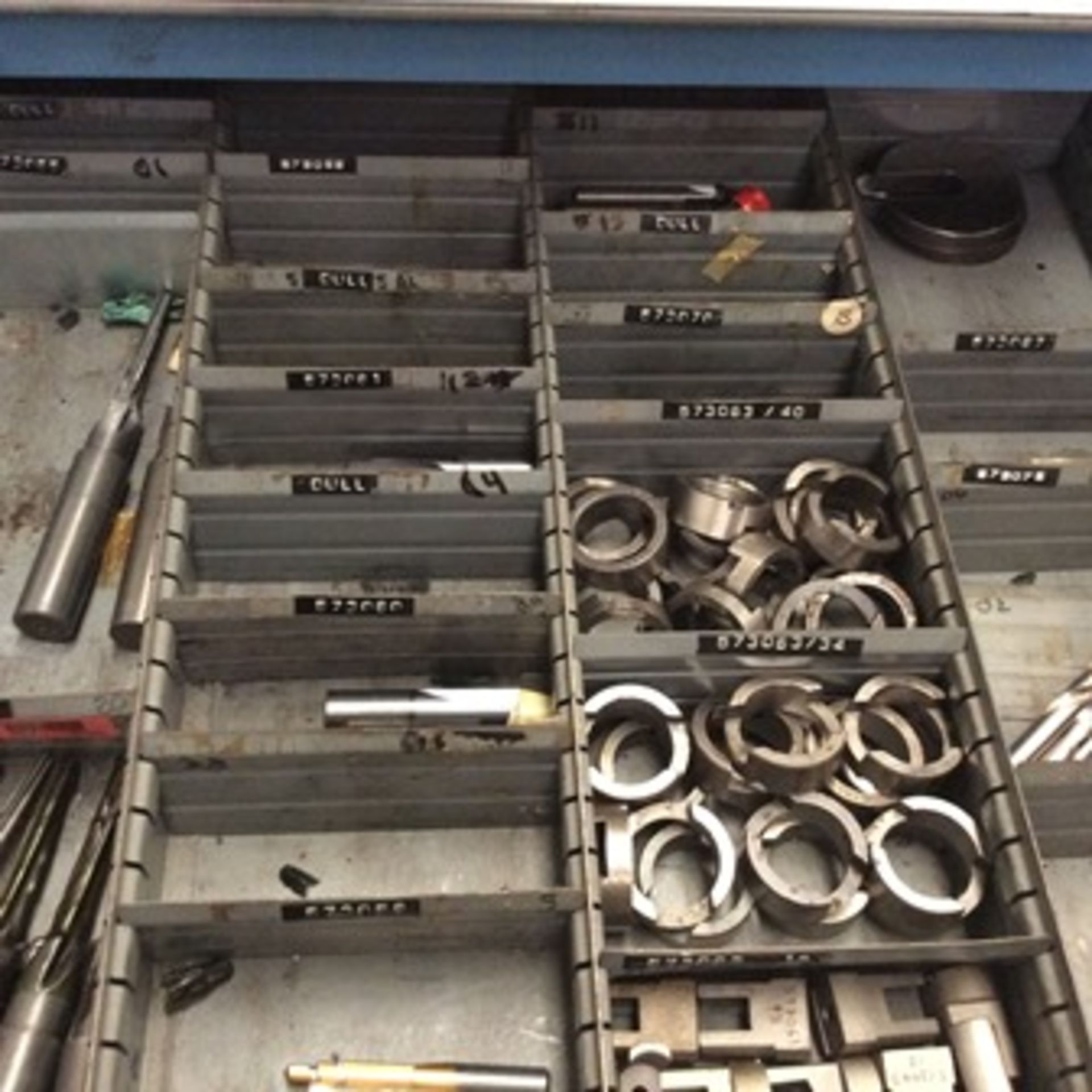 4 tool drawers with 40 drawers in total that contain attachments for CNC operations; taps, shape … - Image 3 of 25