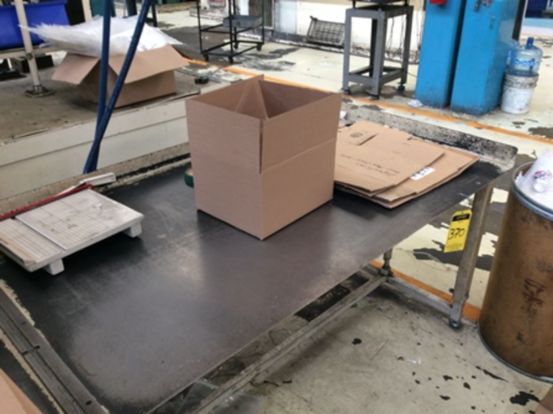 2 assembly tables, includes clamping device and tester, pneumatic press and control panel … - Bild 7 aus 7