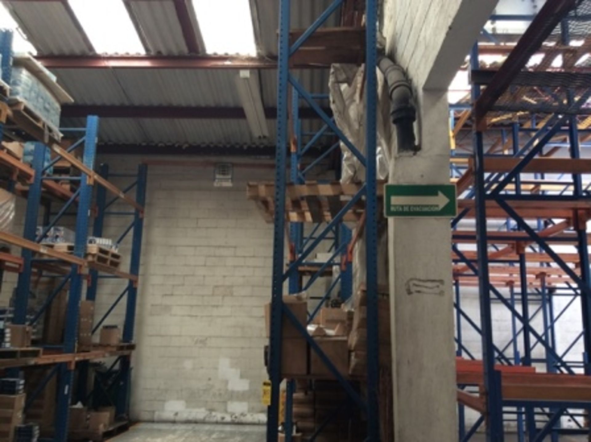 Vertical storage rack 19.67 m front x 0.76 m deep x 4.52 m high consists of 3 levels … - Image 4 of 9