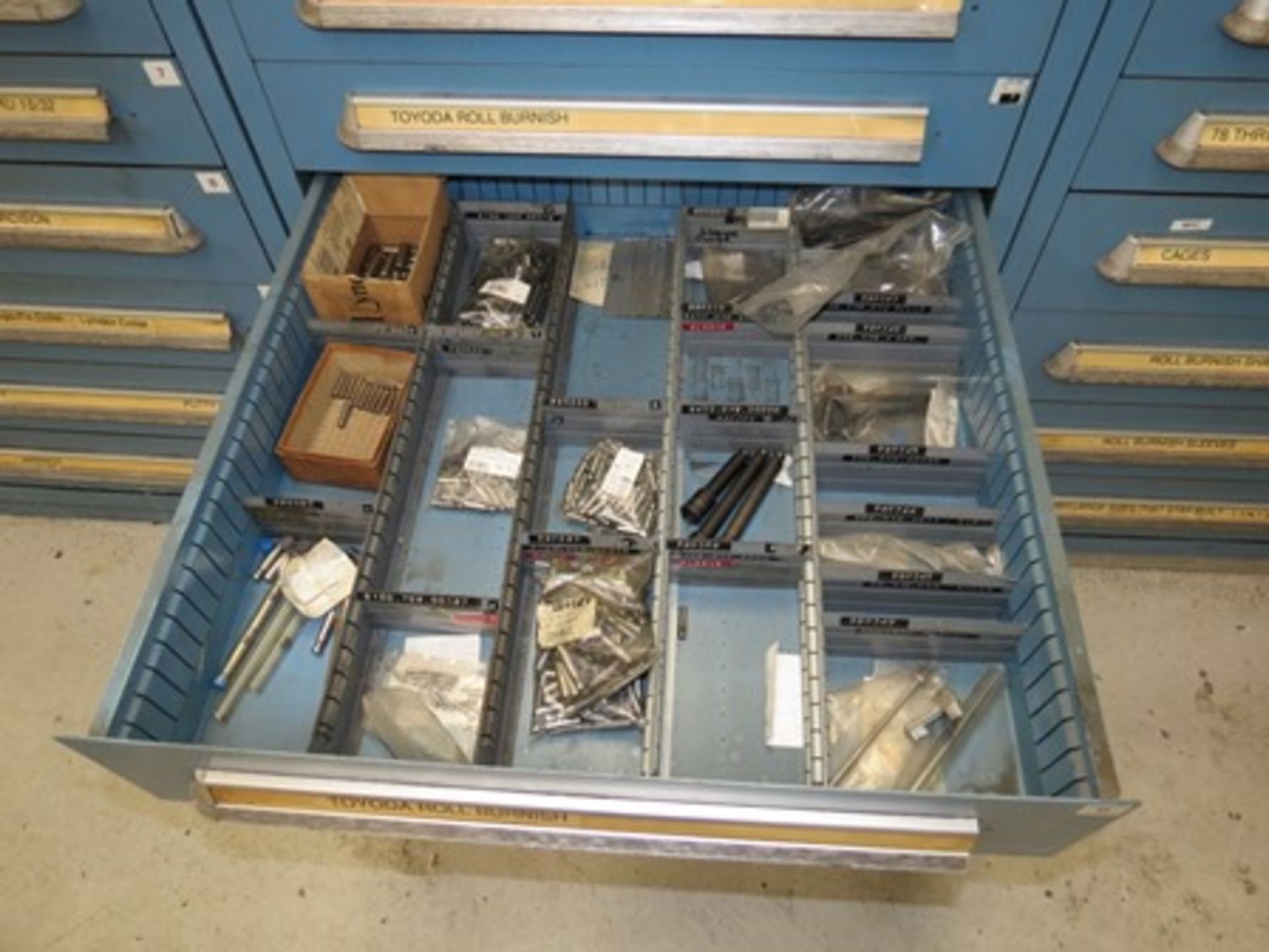 4 tool drawers with 40 drawers in total that contain attachments for turning operations; holder … - Image 13 of 17