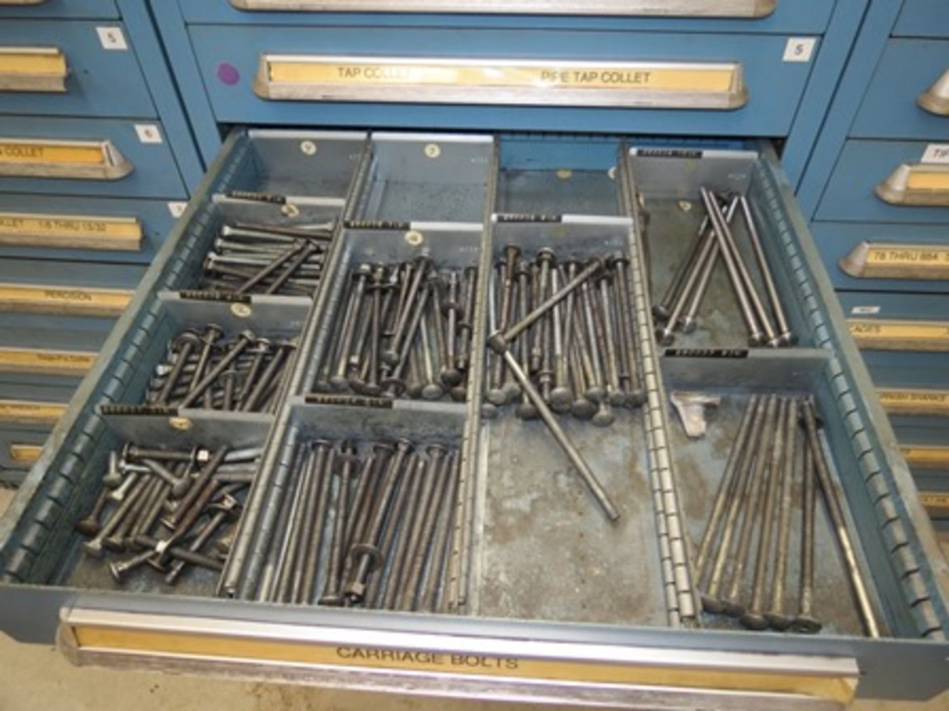 4 tool drawers with 40 drawers in total that contain attachments for turning operations; holder … - Image 12 of 17