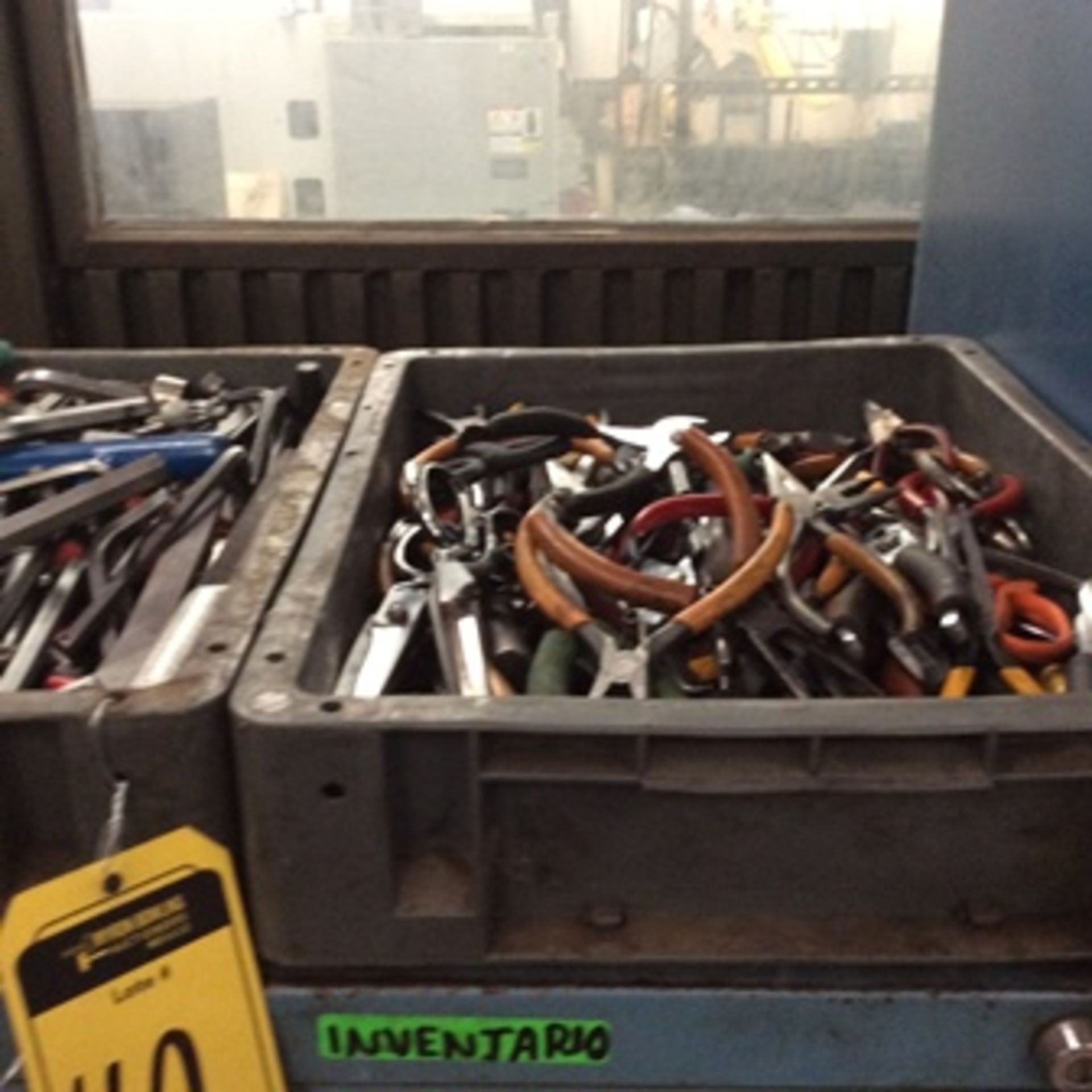 2 plastic boxes with hand tools; allen keys, files, screwdrivers and pliers … - Image 3 of 6