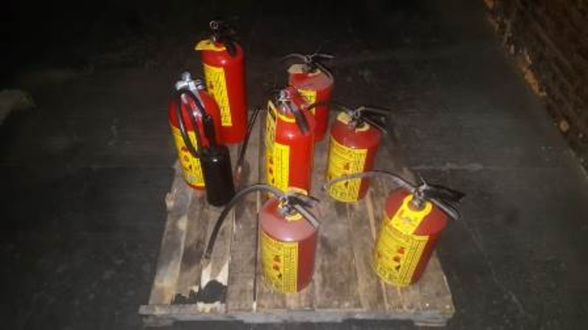 7 extintores de diferentes capacidades