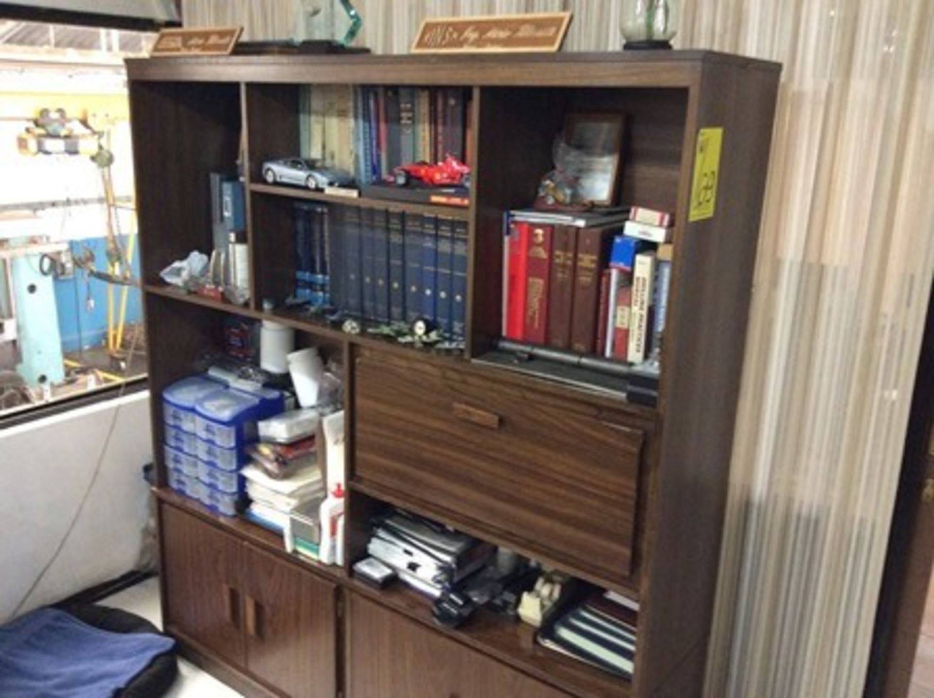 Oficina ejecutiva; Escritorio, librero, credenza, archivero y 2 sillas - Image 4 of 10