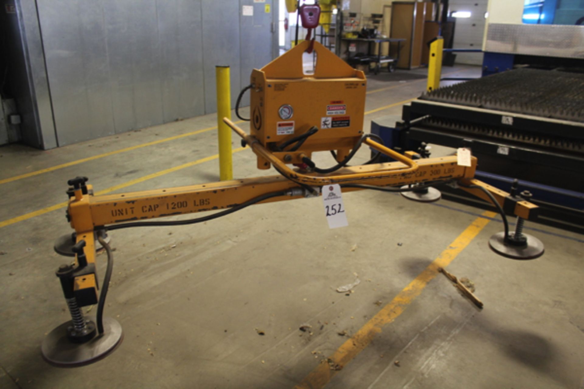 Caldwell 1,200 lb. Vacuum Lifting Beam, M# Univac 250 | Rigging Price: $45