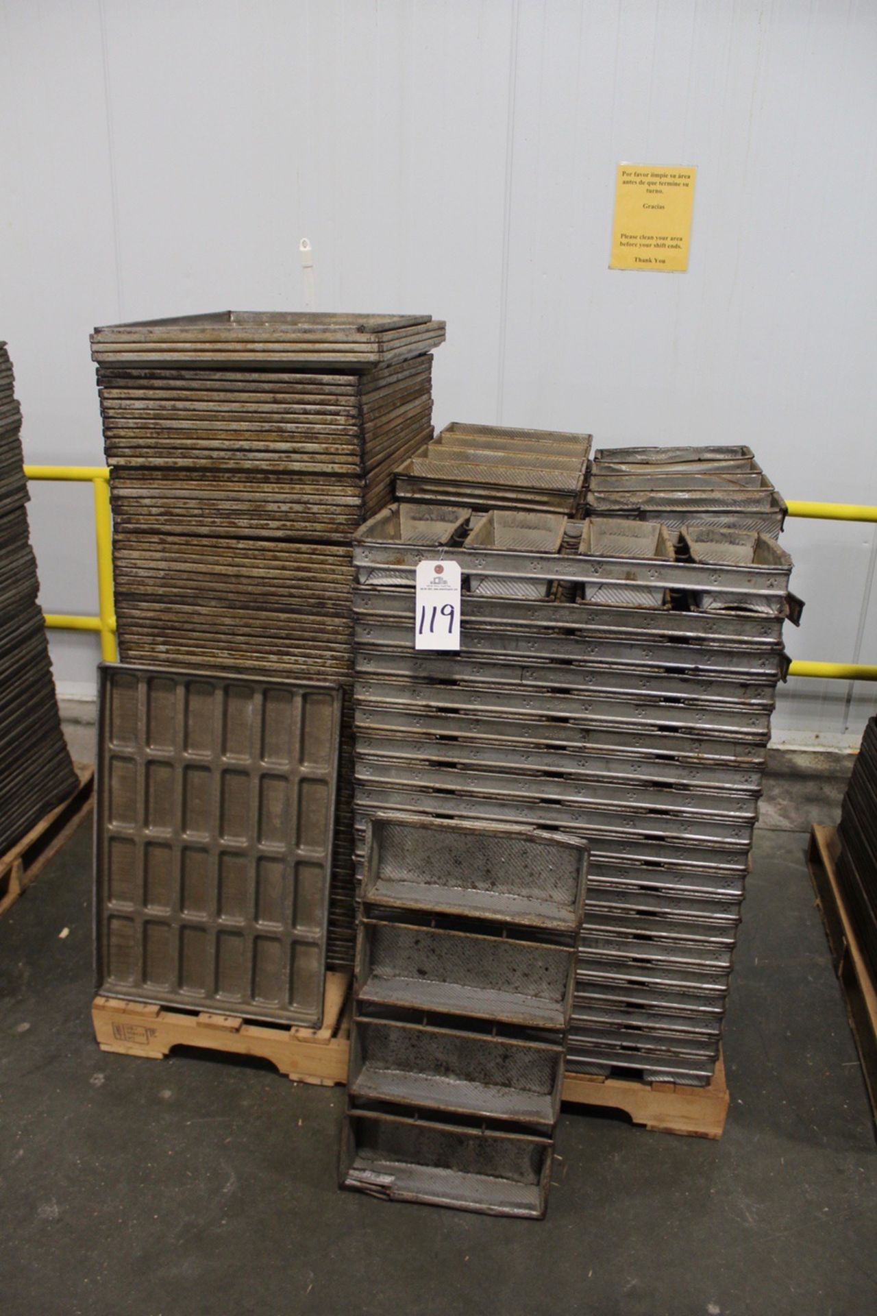 Lot of Baking Pans, (75) 24 ct. 5.5" X 2", (58) 4 Strap Loaf Pans 5.5" X 13" X 2.5" | Rigging a