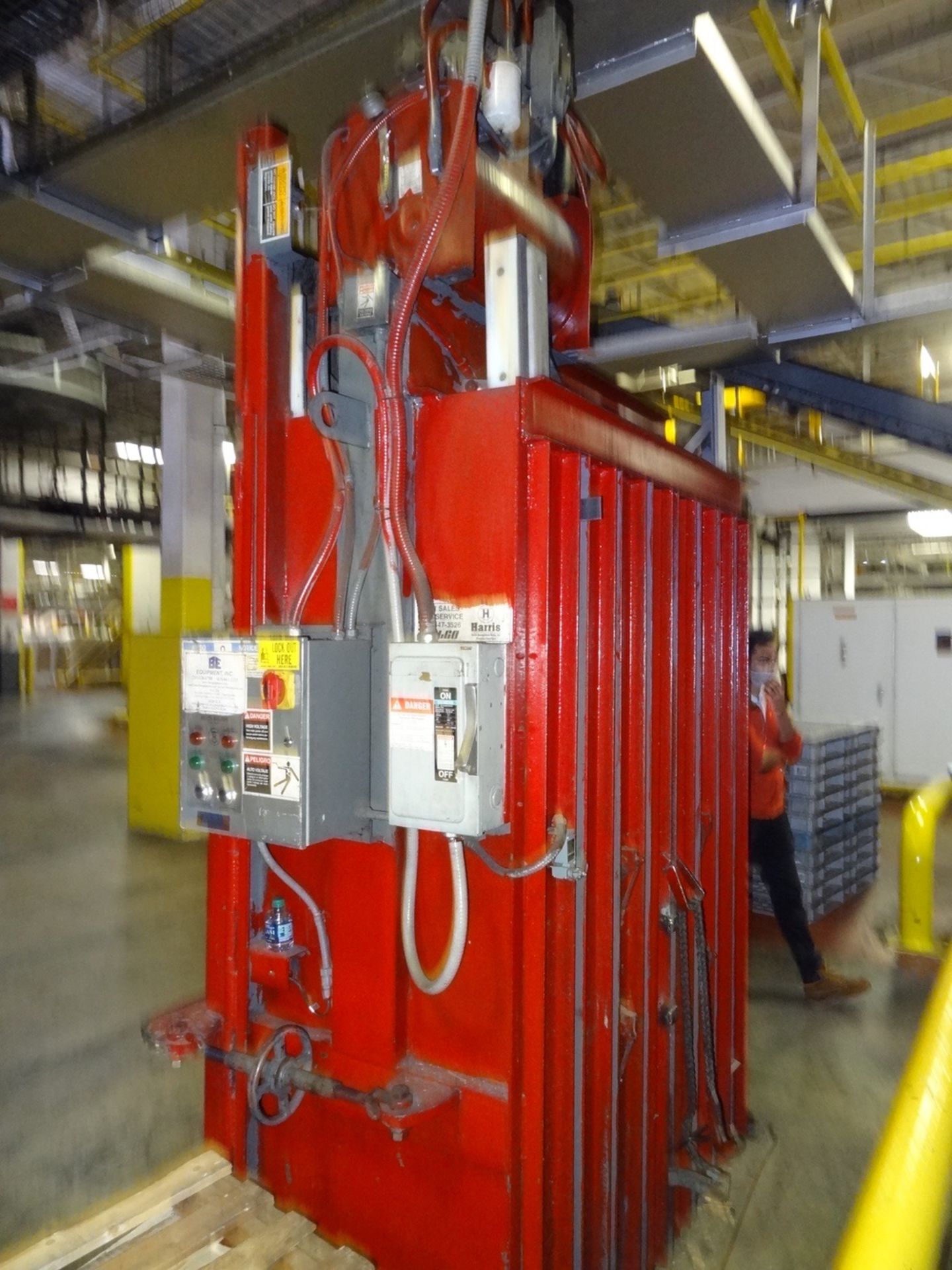 Selco Vertical Hydraulic Baler, | Subject to Bulk Bid Lot #1 - Image 2 of 4