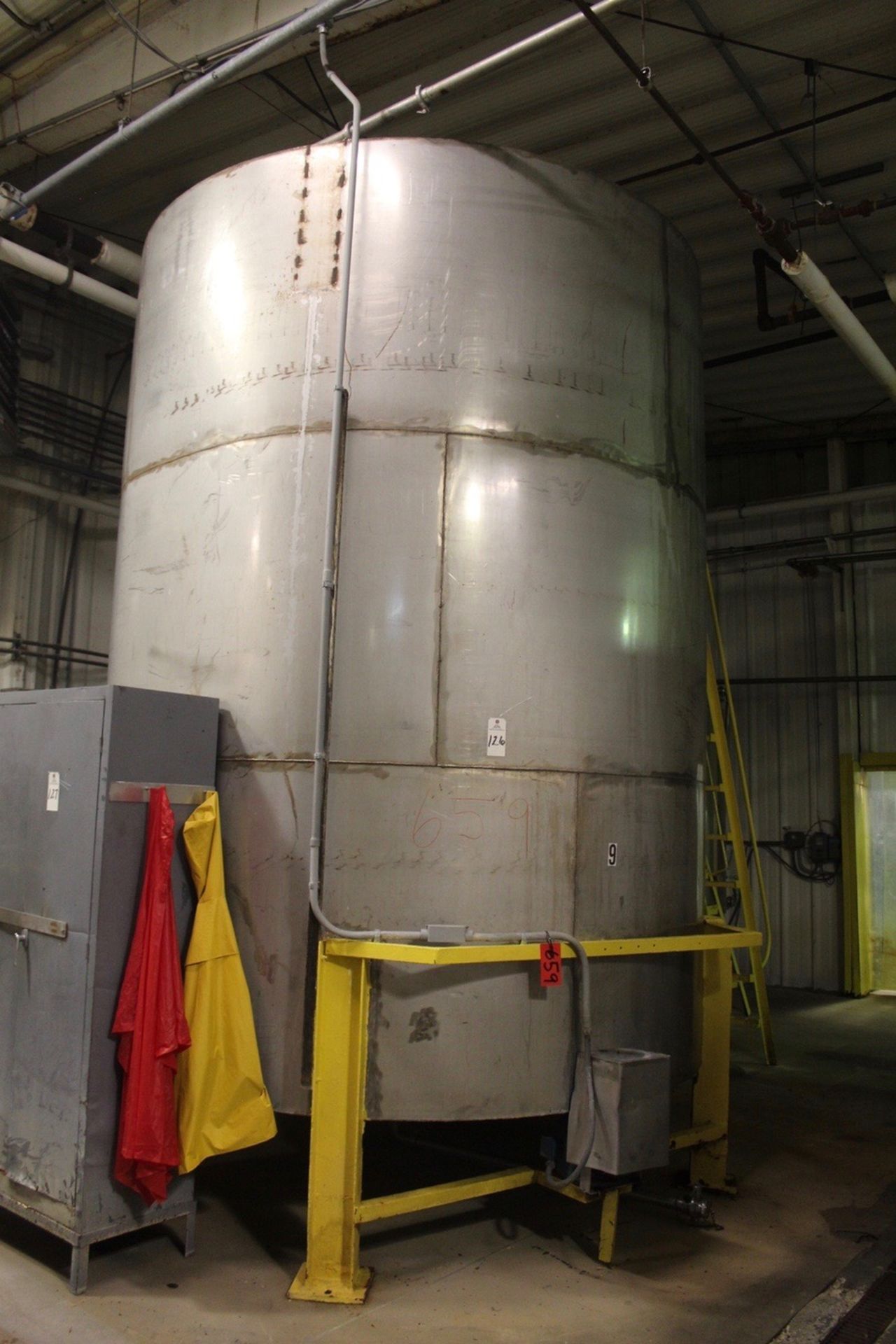 Stainless Steel 3,000 Gallon Storage Tank | Rigging: Contact Rigger