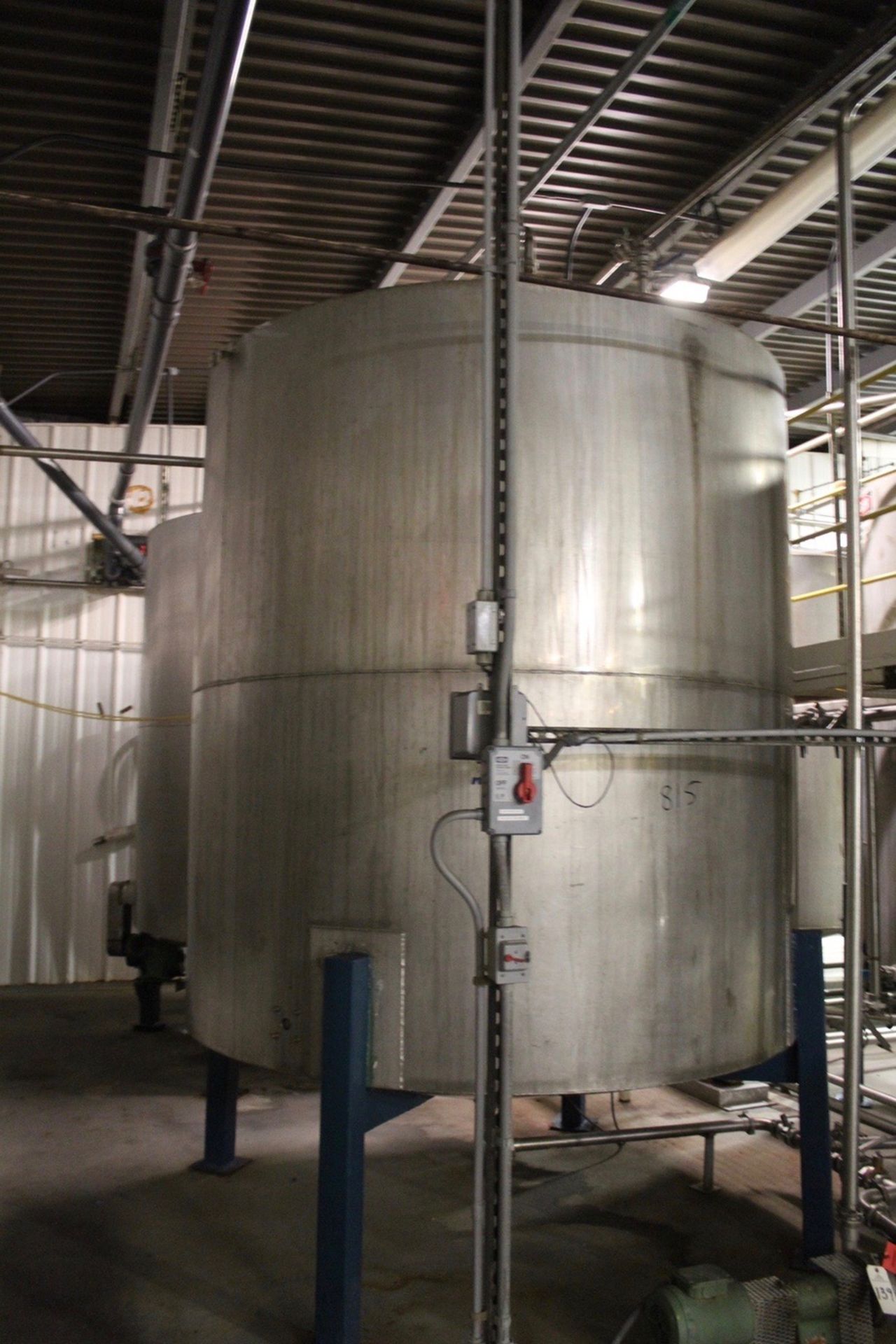 Stainless Mixing Tank, W/ Agitator, 2500 Gallon Cap. | Rigging: Contact Rigger - Image 2 of 3