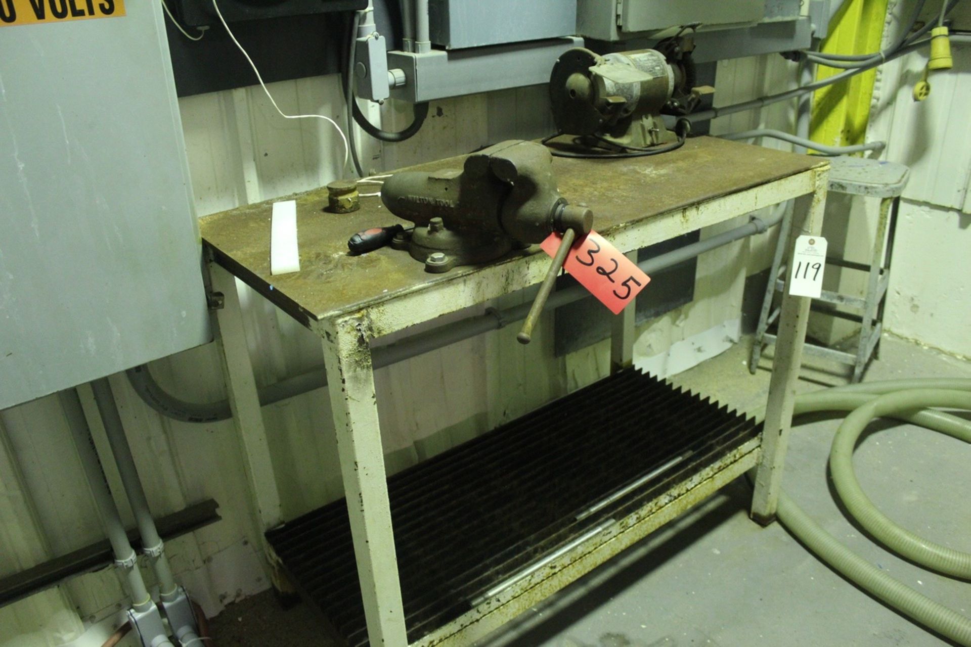 Work Bench w/Bench Grinder and Vise | Rigging: $40