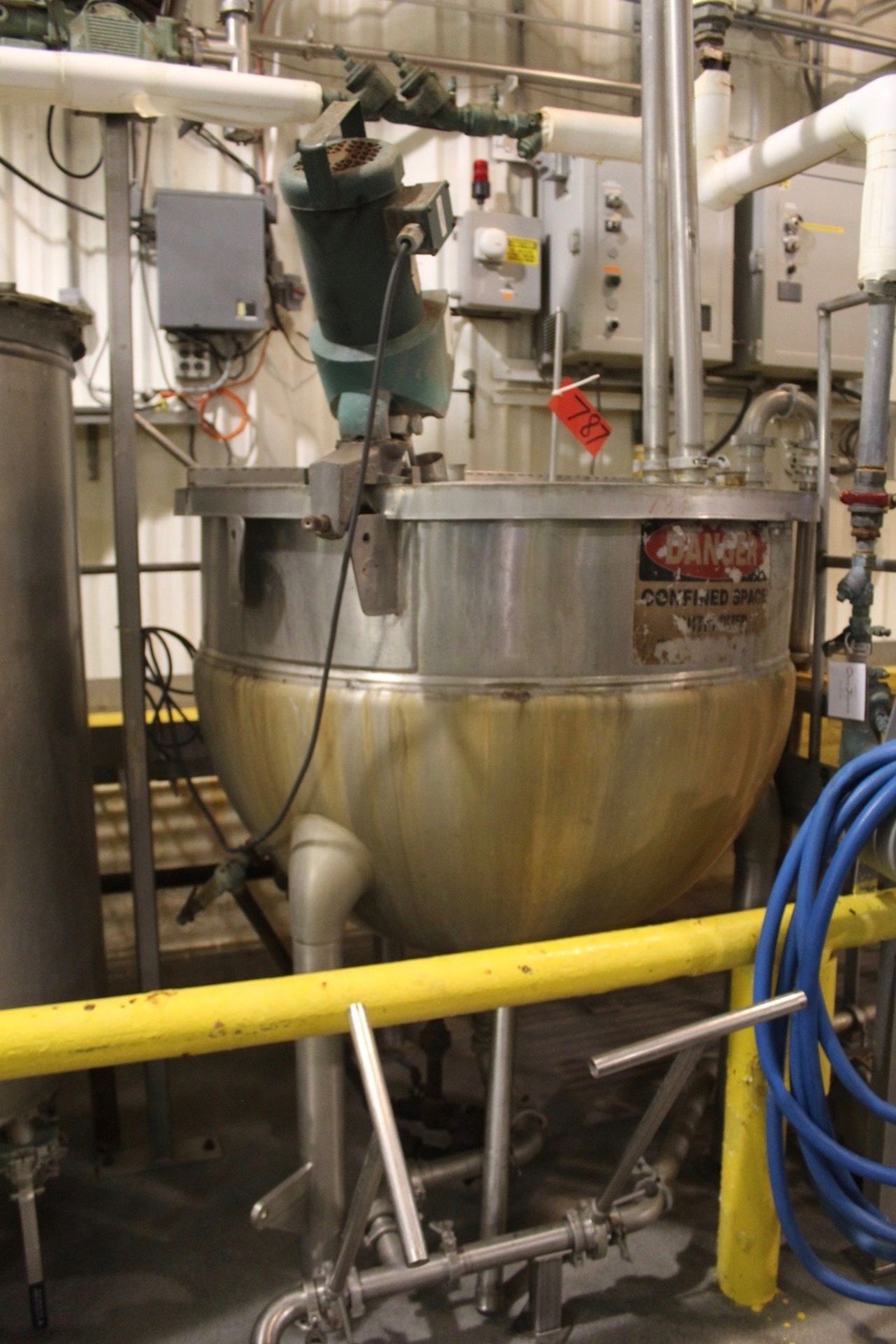 Hamilton Stainless Mixing Kettle, 200 Gal. Cap. | Rigging: $300