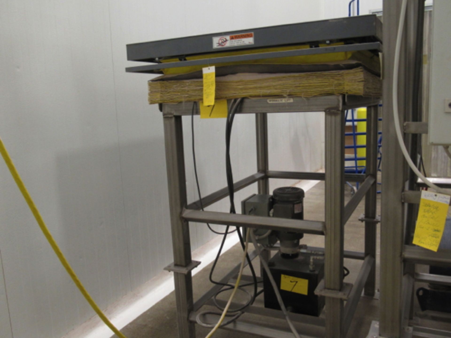 PENTALIFT MOD# 2710254, 2,500# HYDRAULIC VERTICAL LIFT TABLE W/STAINLE | RIGGING/LOADING FEE: $100