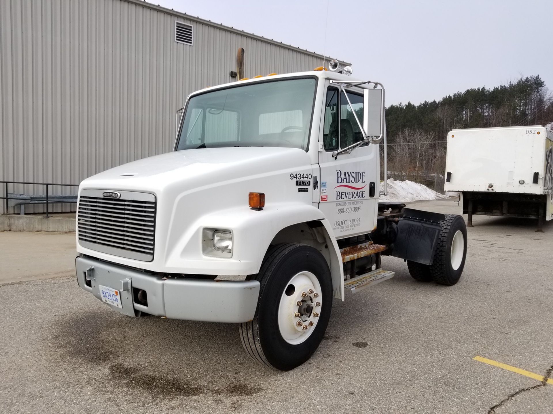 2002 Freightliner Day Cab Single Axle, Mileage: 176,618, VIN# 1FUBBTCS02HJ77341