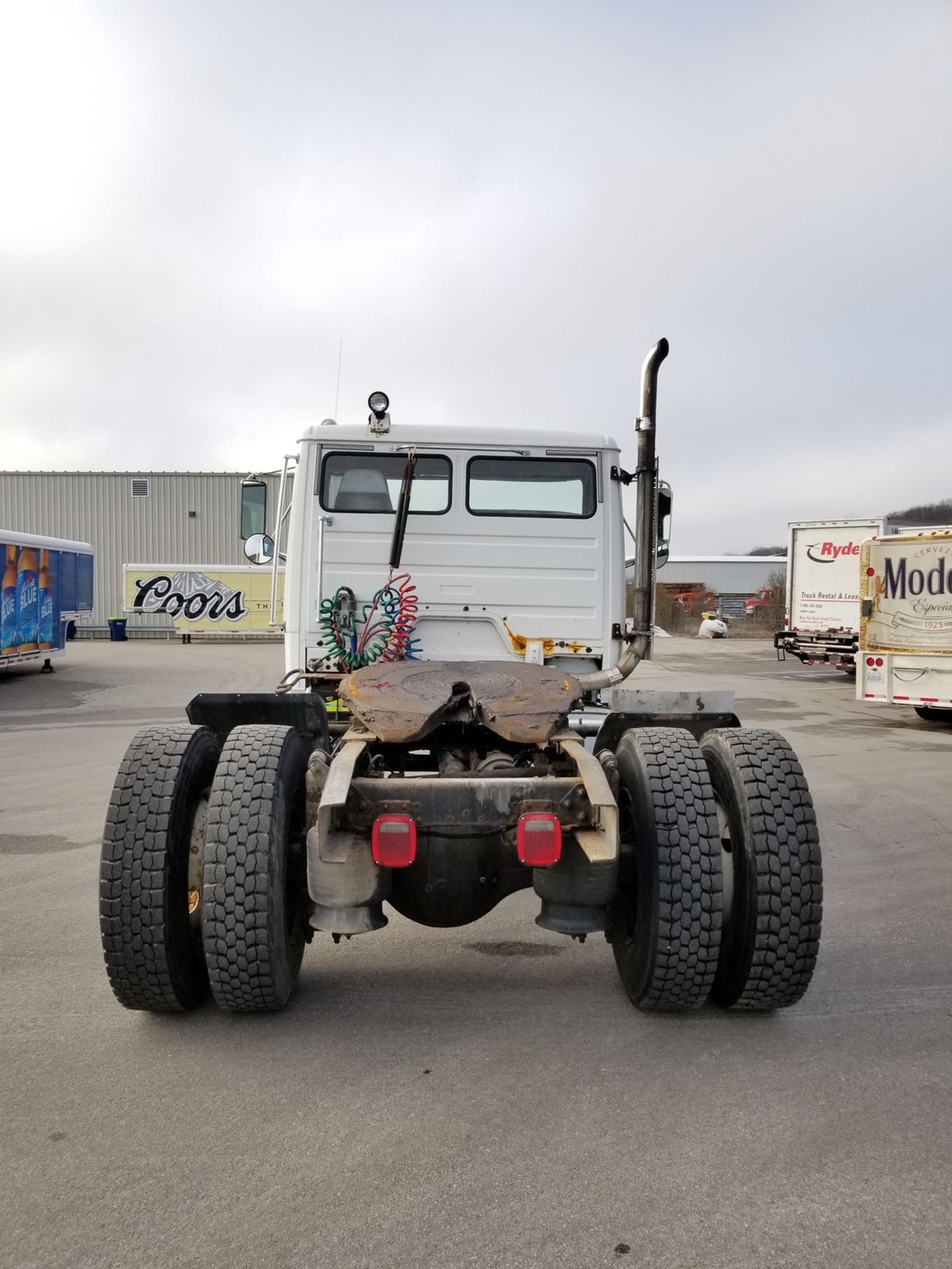 2000 Freightliner Day Cab Single Axle, Mileage: 216,222, VIN# 1FUWH6BAXYHH06624 - Image 13 of 32