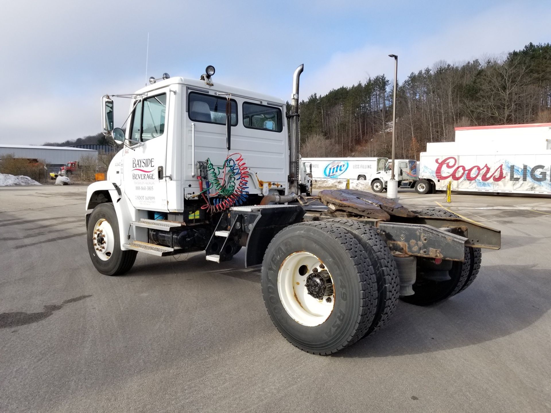 2000 Freightliner Day Cab Single Axle, Mileage: 216,222, VIN# 1FUWH6BAXYHH06624 - Image 4 of 32