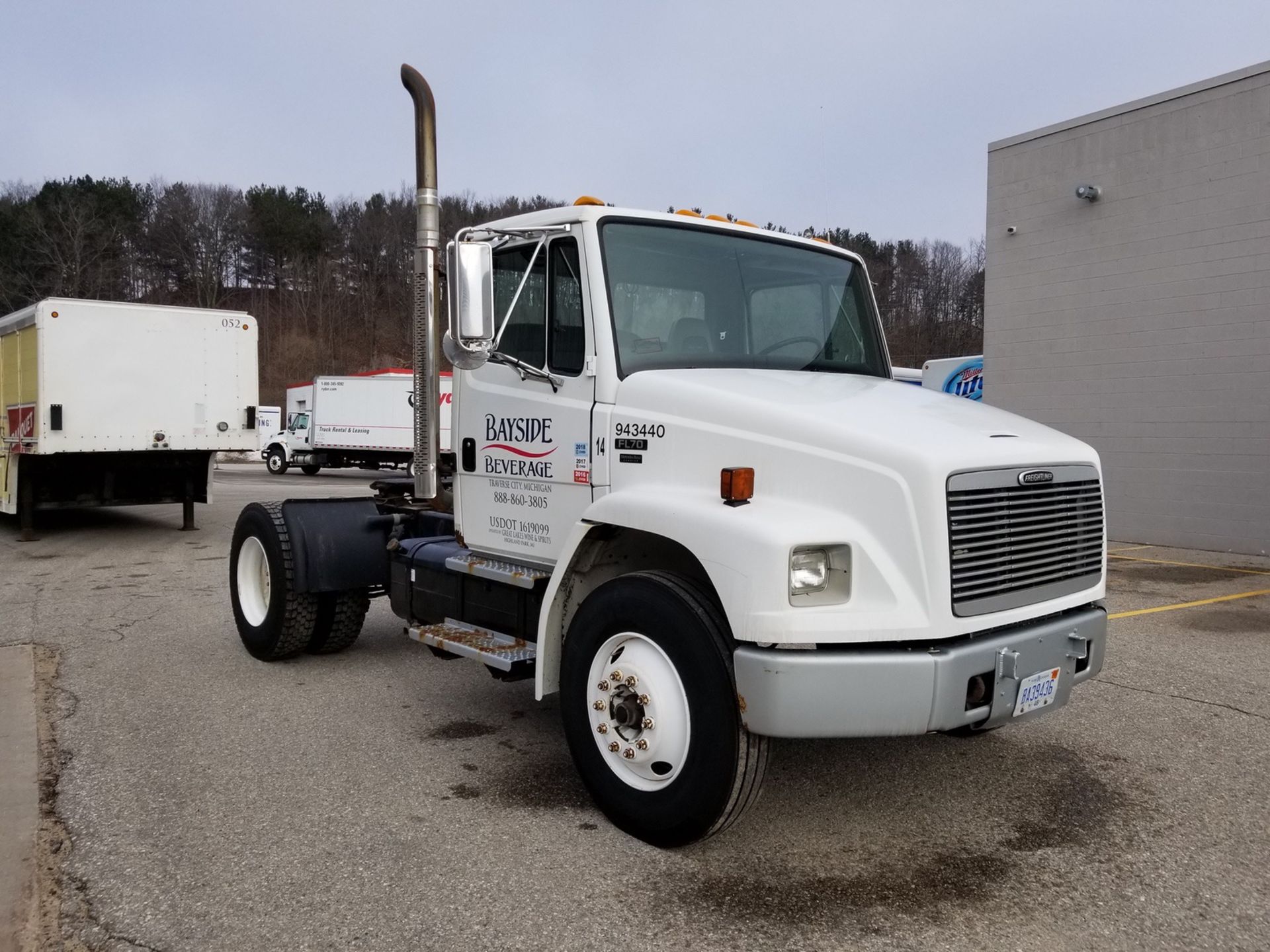 2002 Freightliner Day Cab Single Axle, Mileage: 176,618, VIN# 1FUBBTCS02HJ77341 - Image 2 of 36