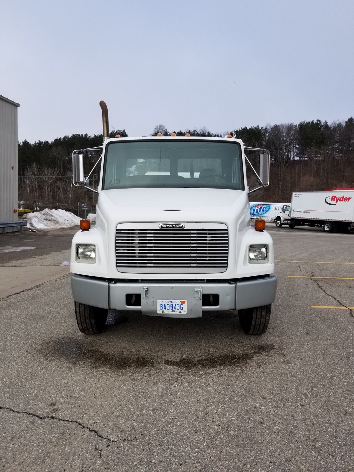 2002 Freightliner Day Cab Single Axle, Mileage: 176,618, VIN# 1FUBBTCS02HJ77341 - Image 7 of 36