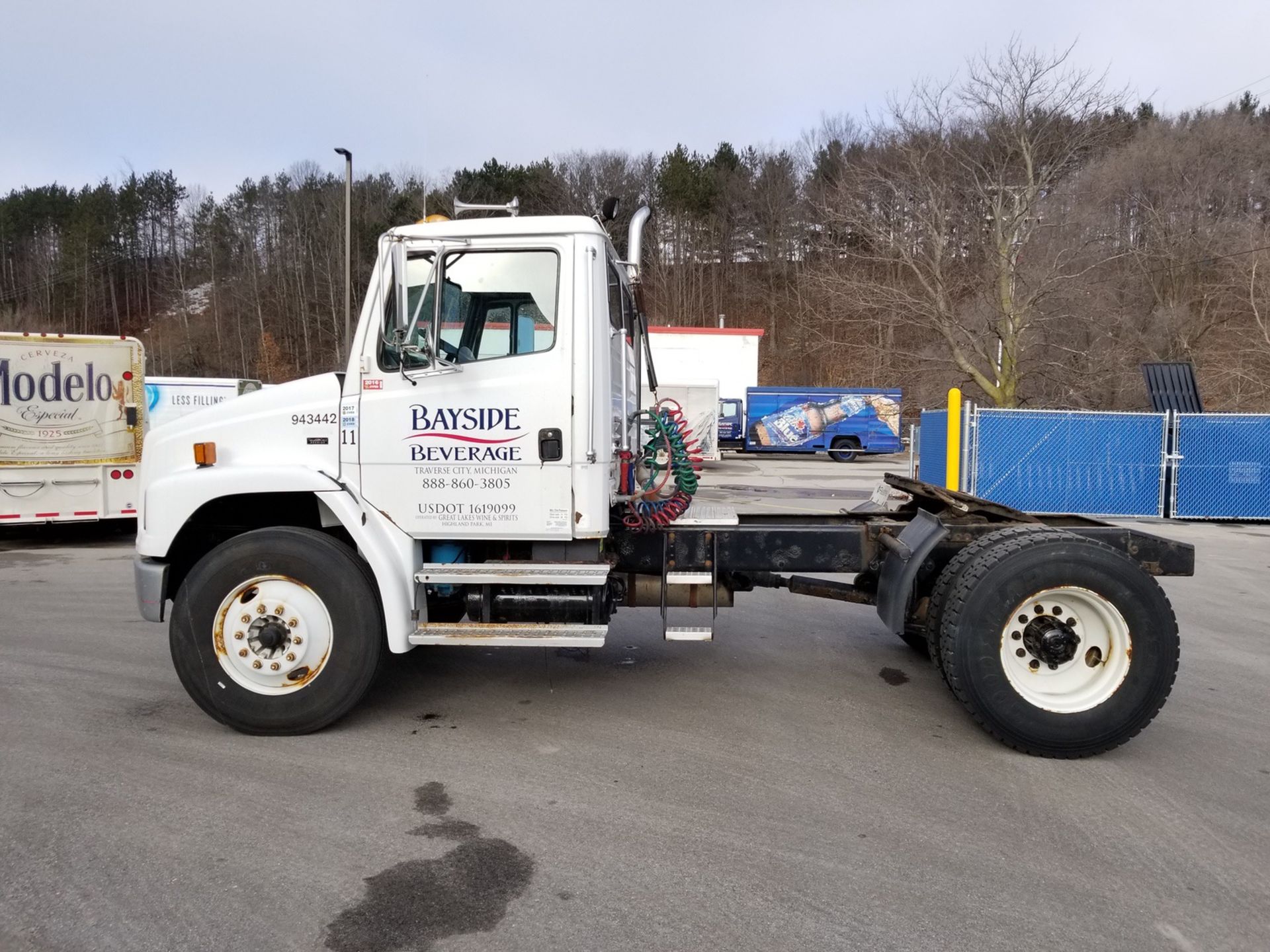 2000 Freightliner Day Cab Single Axle, Mileage: 216,222, VIN# 1FUWH6BAXYHH06624 - Image 14 of 32