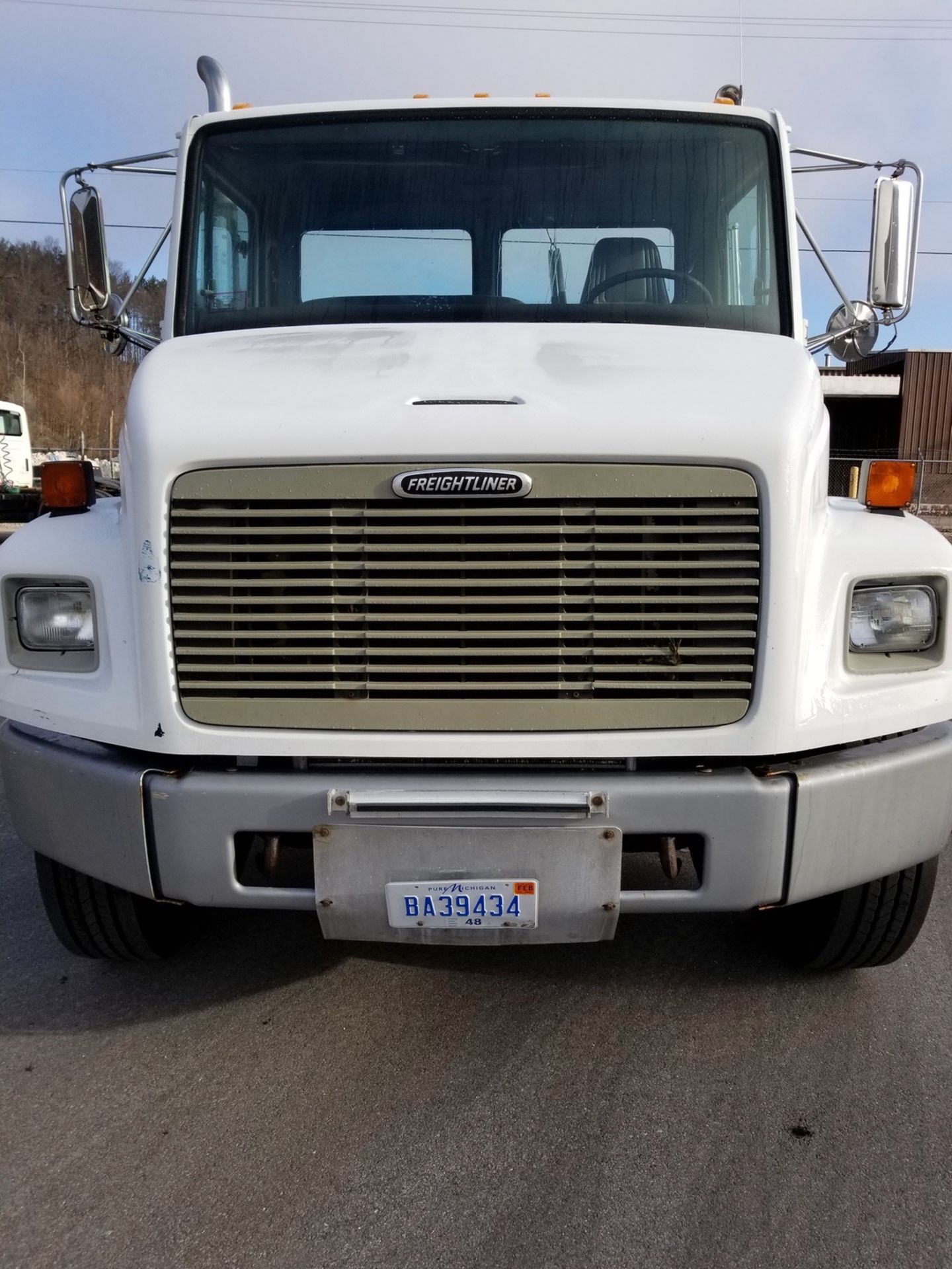 2000 Freightliner Day Cab Single Axle, Mileage: 216,222, VIN# 1FUWH6BAXYHH06624 - Image 11 of 32