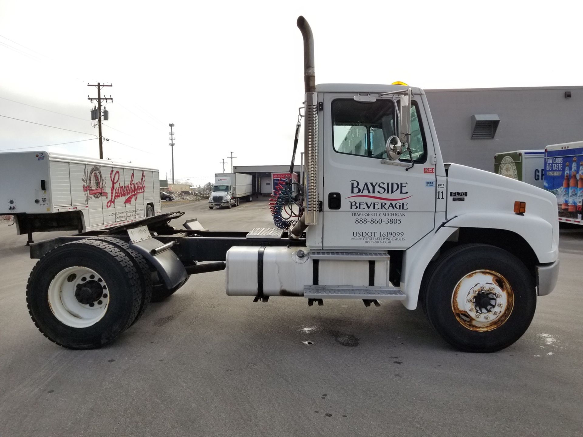 2000 Freightliner Day Cab Single Axle, Mileage: 216,222, VIN# 1FUWH6BAXYHH06624 - Image 16 of 32