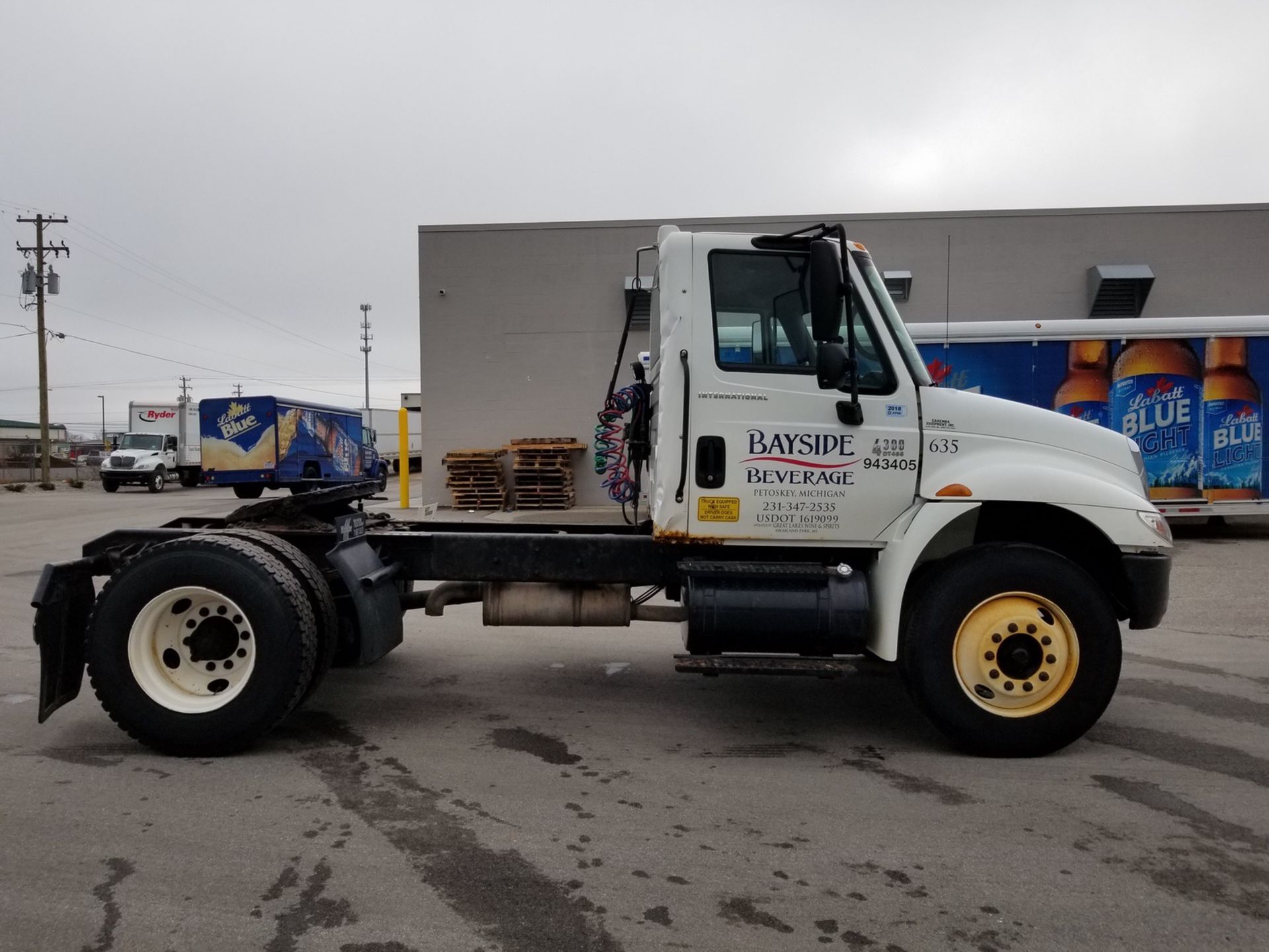 2004 International 4300 SBA 4X Single Axle Day Cab, Mileage: 215,807, VIN# 1HSMMAAN34H660635 - Image 8 of 43