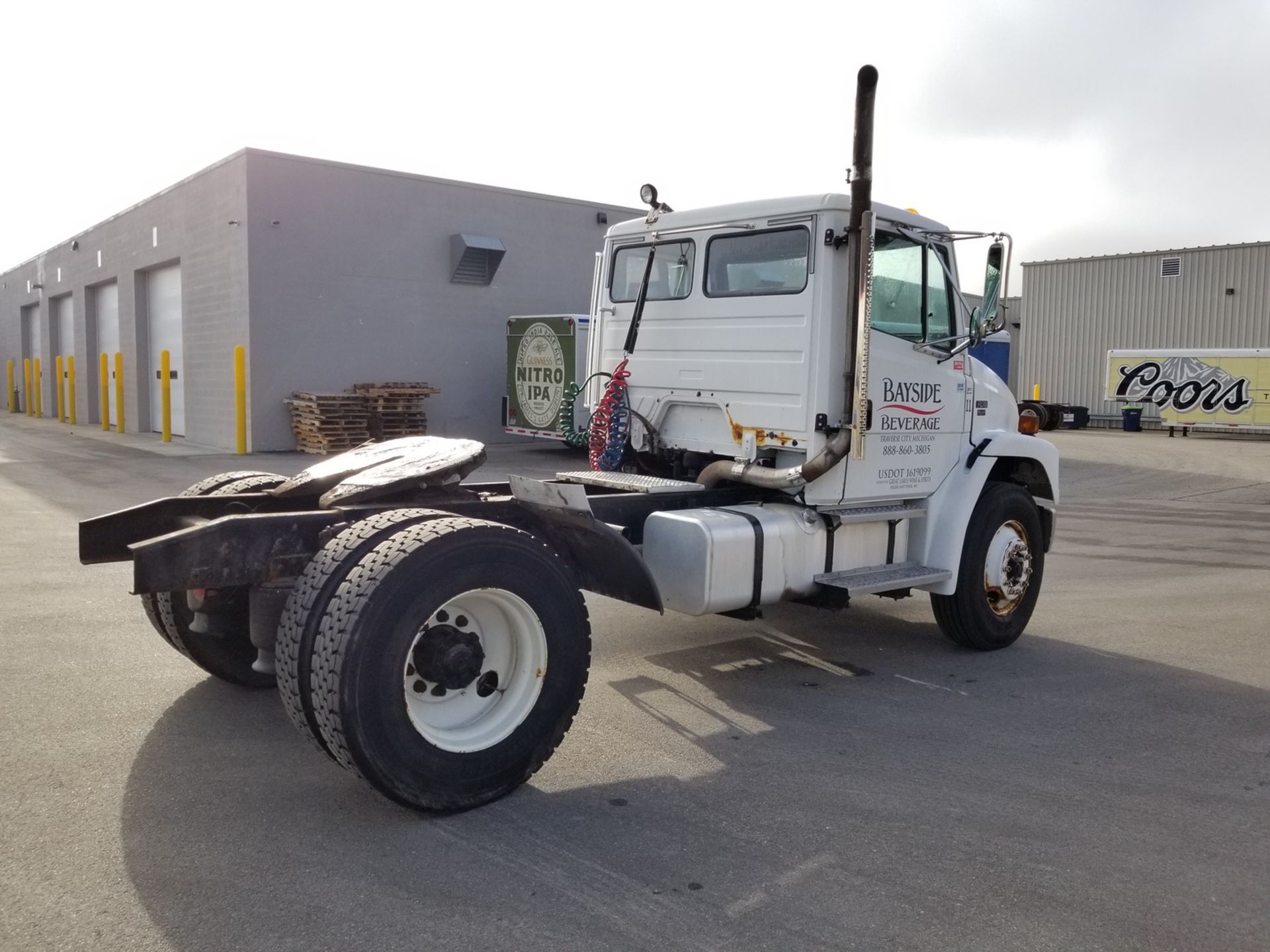 2000 Freightliner Day Cab Single Axle, Mileage: 216,222, VIN# 1FUWH6BAXYHH06624 - Image 3 of 32